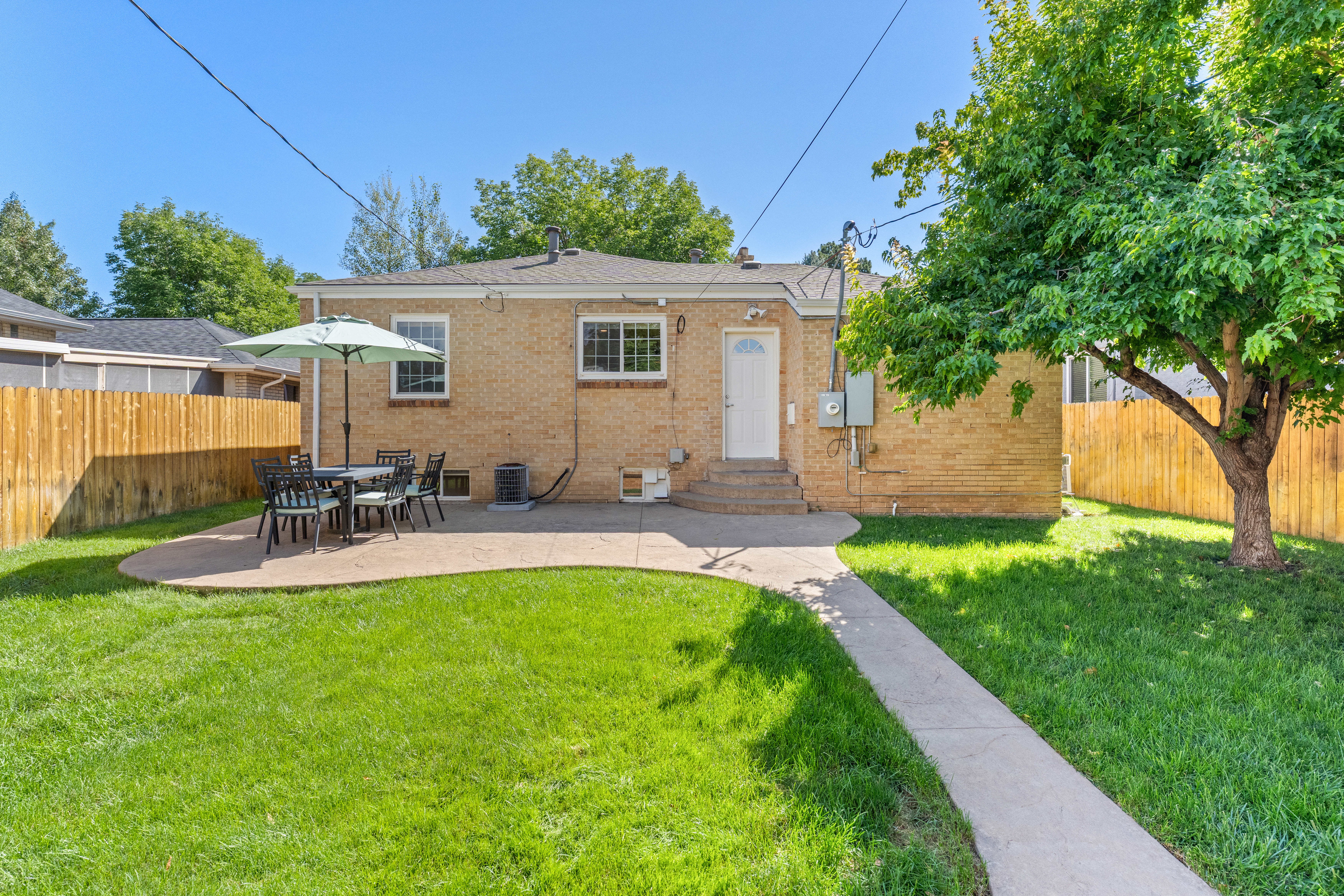  Classic Belcaro Charm Meets Modern, Updated 4-Bedroom, 2-Bath Brick Ranch - 物件實景