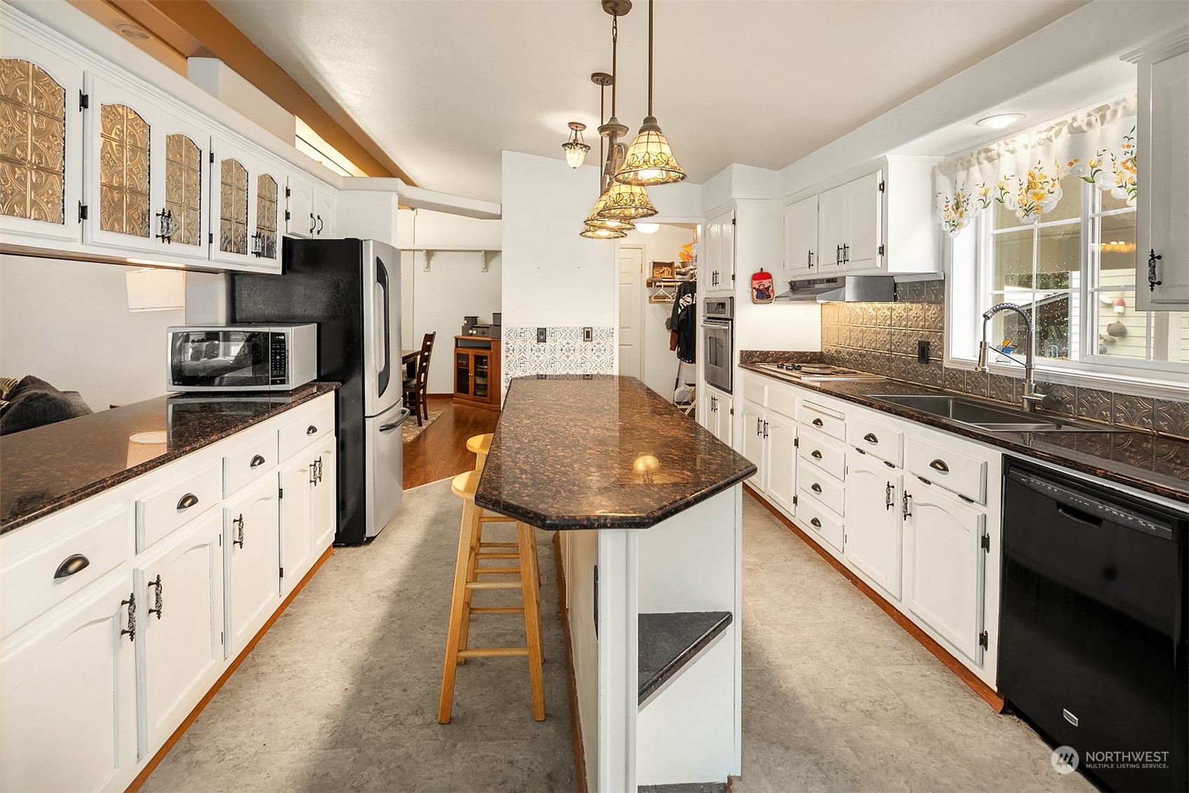 Easton, Washington, 98925, United States, 3 Bedrooms Bedrooms, ,3 BathroomsBathrooms,Residential,For Sale,1912346