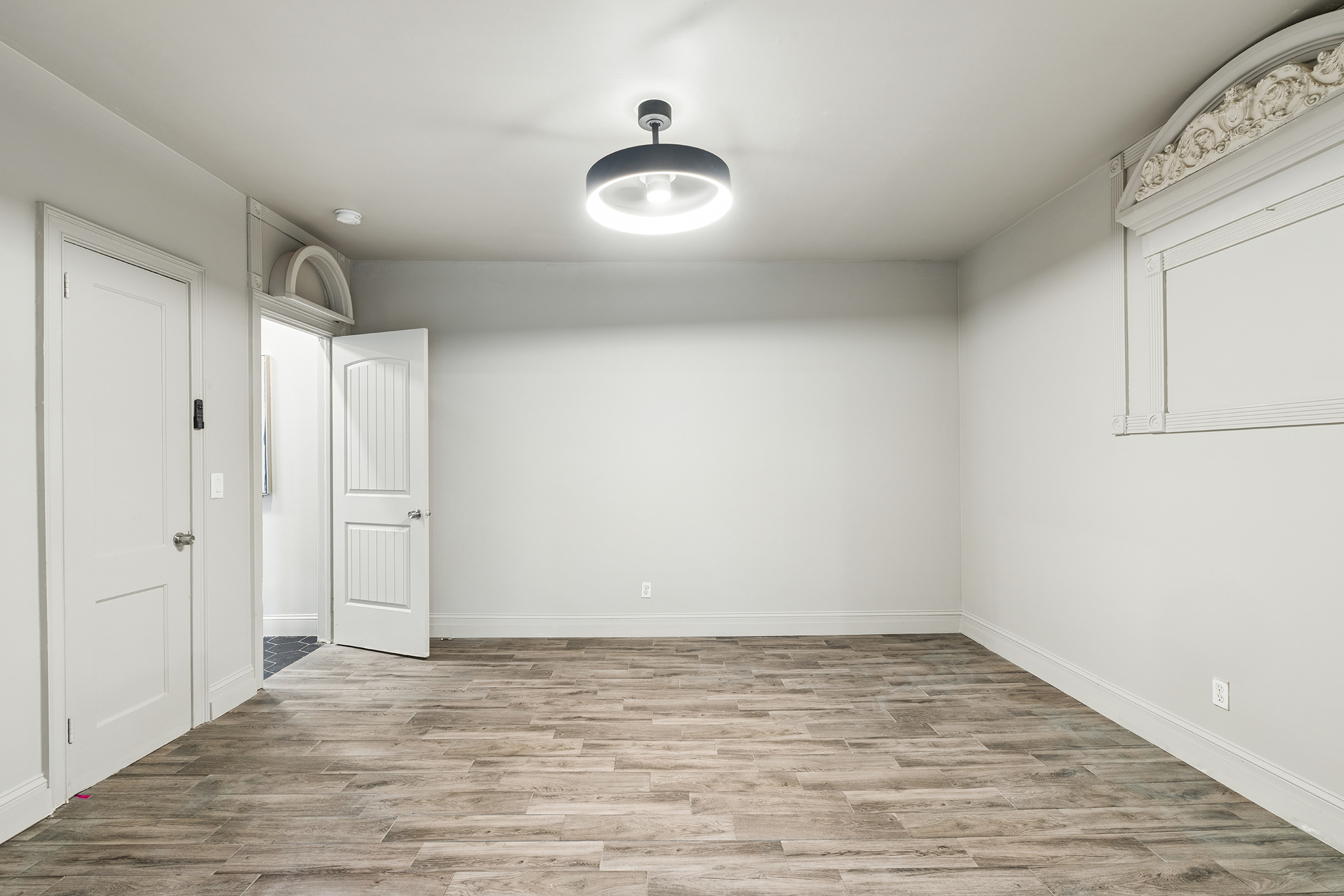  Charming Bungalow Offers Flexible Living Spaces and Impressive 0.6+/- Acre Lot - 物件實景