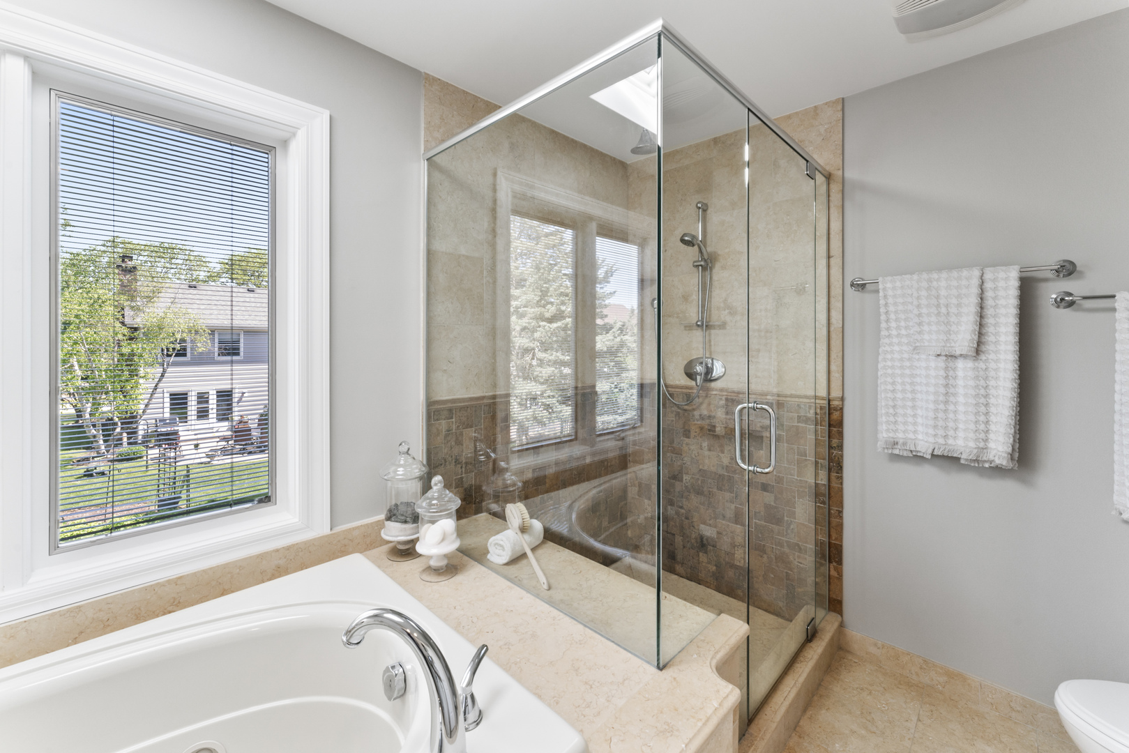 Palatine, Illinois, 60067, United States, 4 Bedrooms Bedrooms, ,4 BathroomsBathrooms,Residential,For Sale,1921870