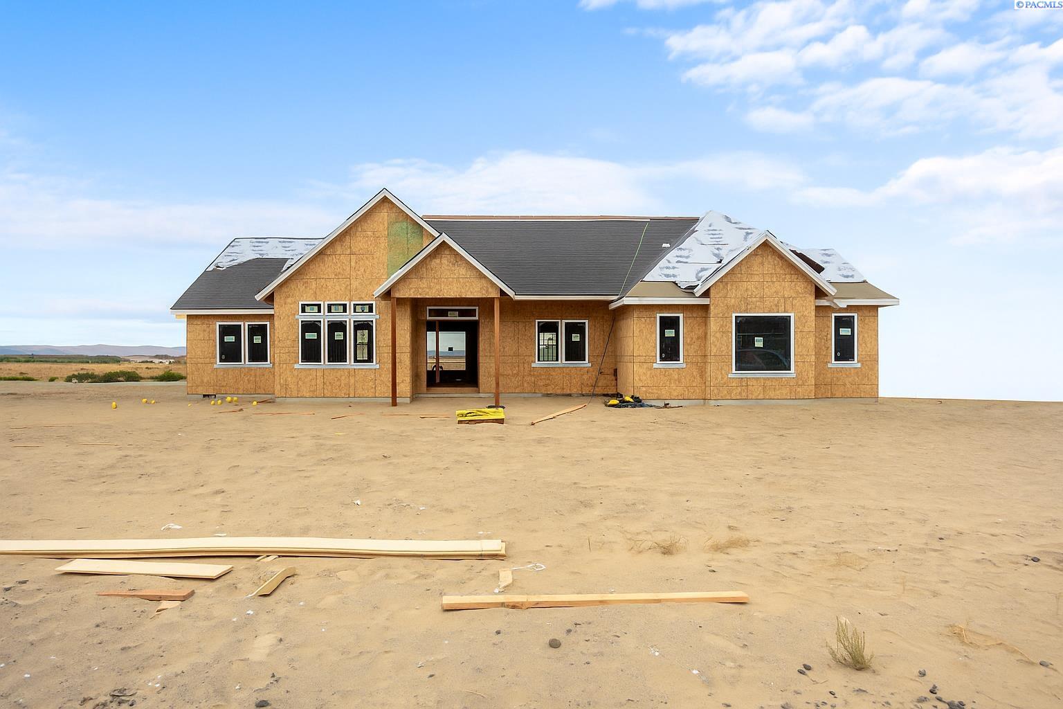 Pasco, Washington, 99301, United States, 4 Bedrooms Bedrooms, ,2 BathroomsBathrooms,Residential,For Sale,1978072