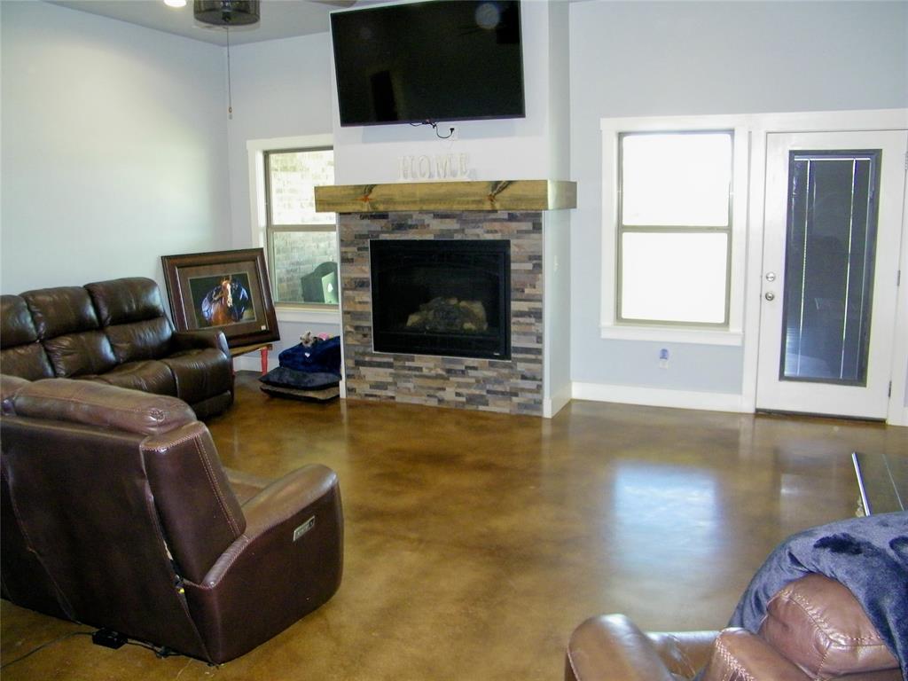 Kingfisher, Oklahoma, 73750, United States, 4 Bedrooms Bedrooms, ,3 BathroomsBathrooms,Residential,For Sale,1973899