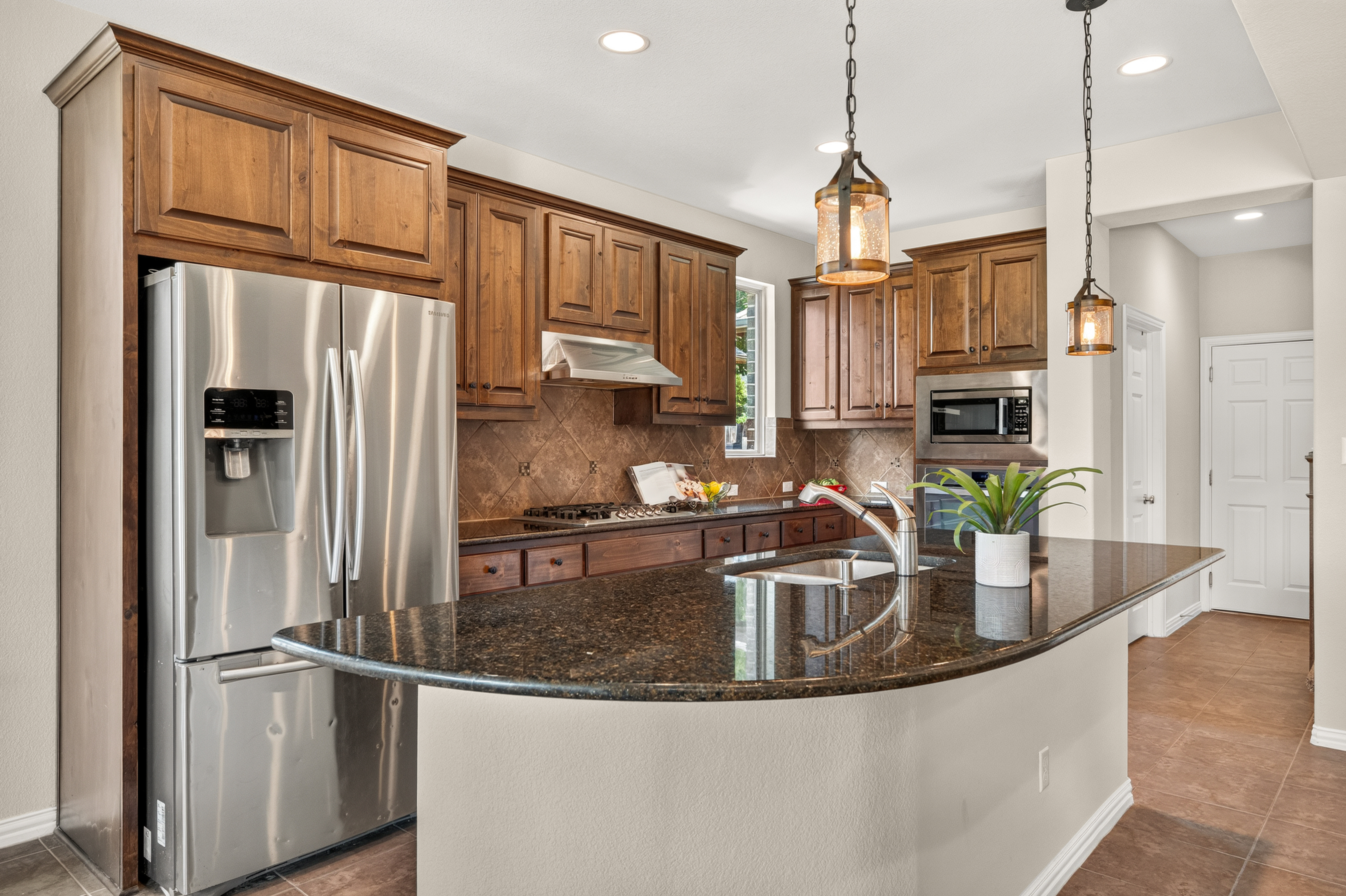  Masterfully Crafted Home in Belterra with Backyard Oasis - 物件實景