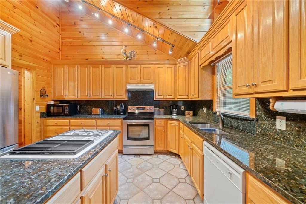 5 Tally Mountain Road N, Jasper, Georgia, 30143, United States, 4 Bedrooms Bedrooms, ,4 BathroomsBathrooms,Residential,For Sale,5 Tally Mountain Road N,1584324