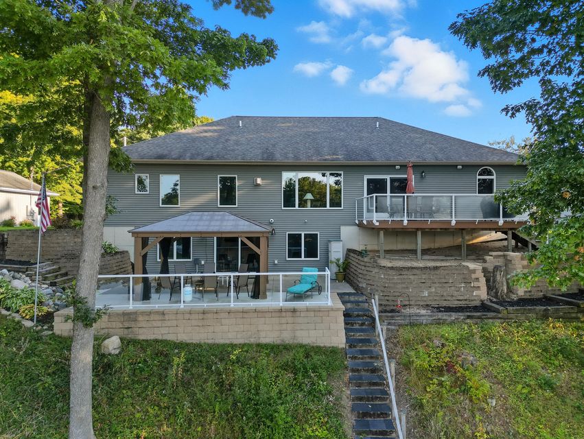 Big Rapids, Michigan, 49307, United States, 3 Bedrooms Bedrooms, ,4 BathroomsBathrooms,Residential,For Sale,1976014