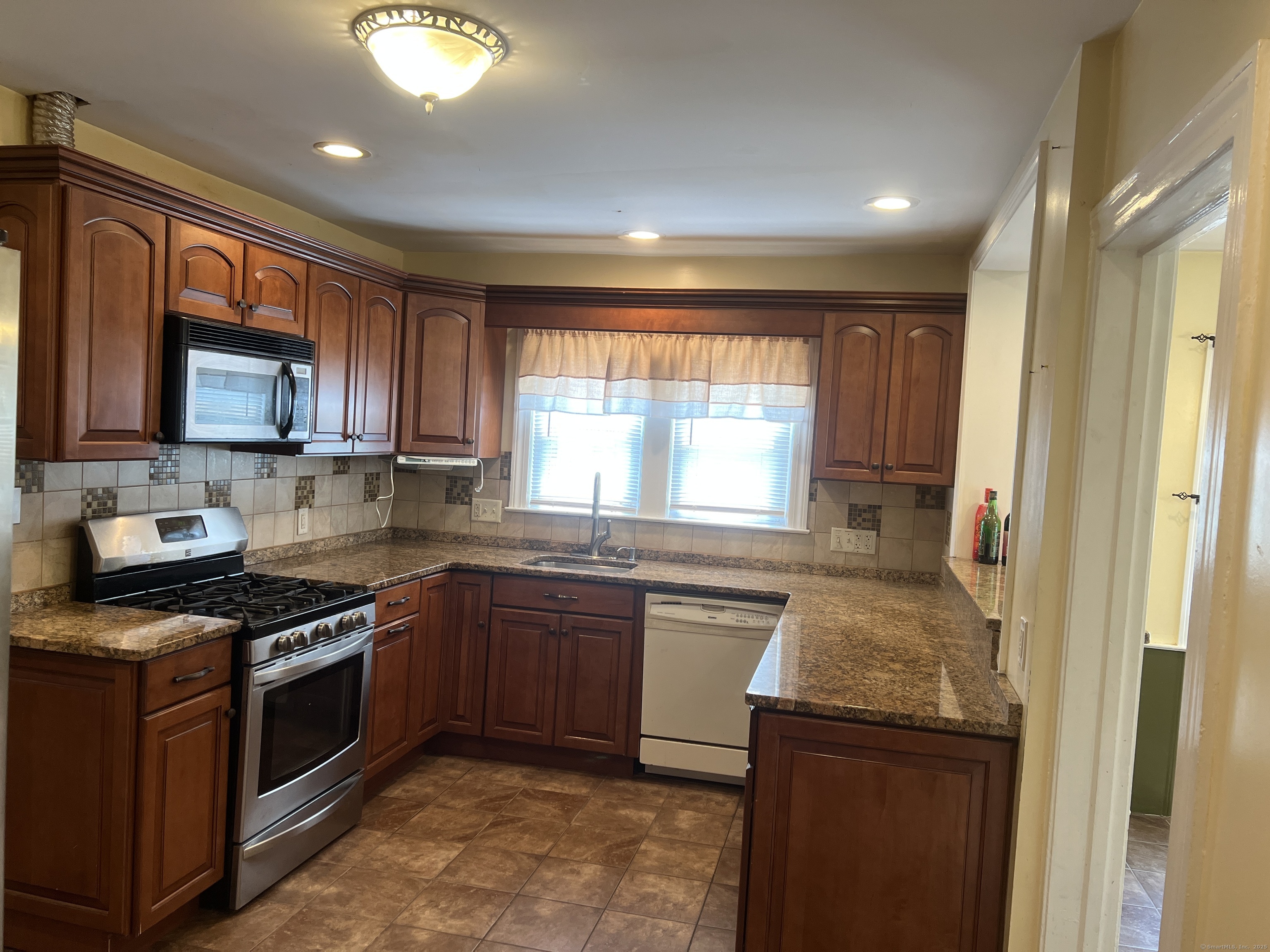 New Haven, Connecticut, 06511, United States, 5 Bedrooms Bedrooms, ,3 BathroomsBathrooms,Residential,For Sale,1826749