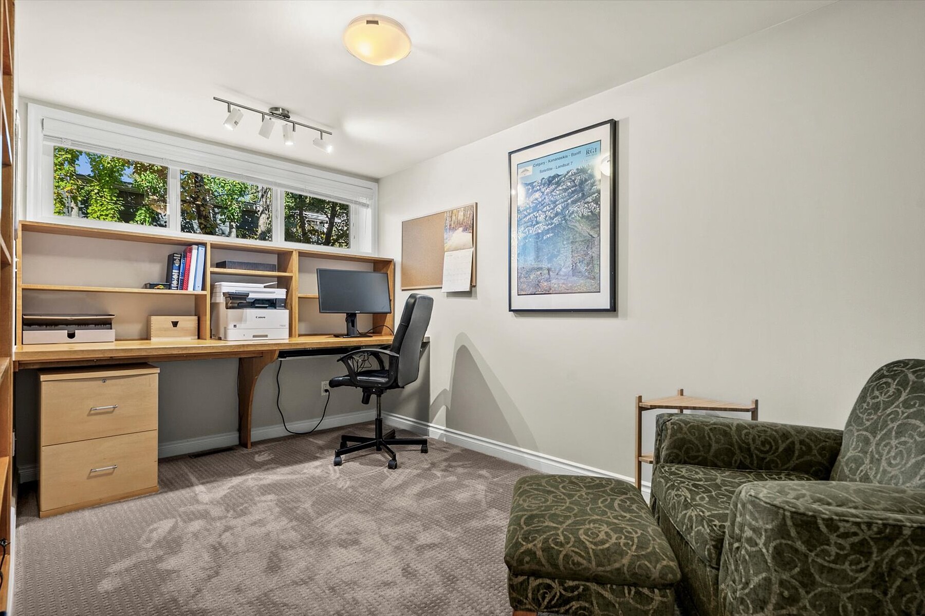 6526 Laurentian Way SW - 物件實景