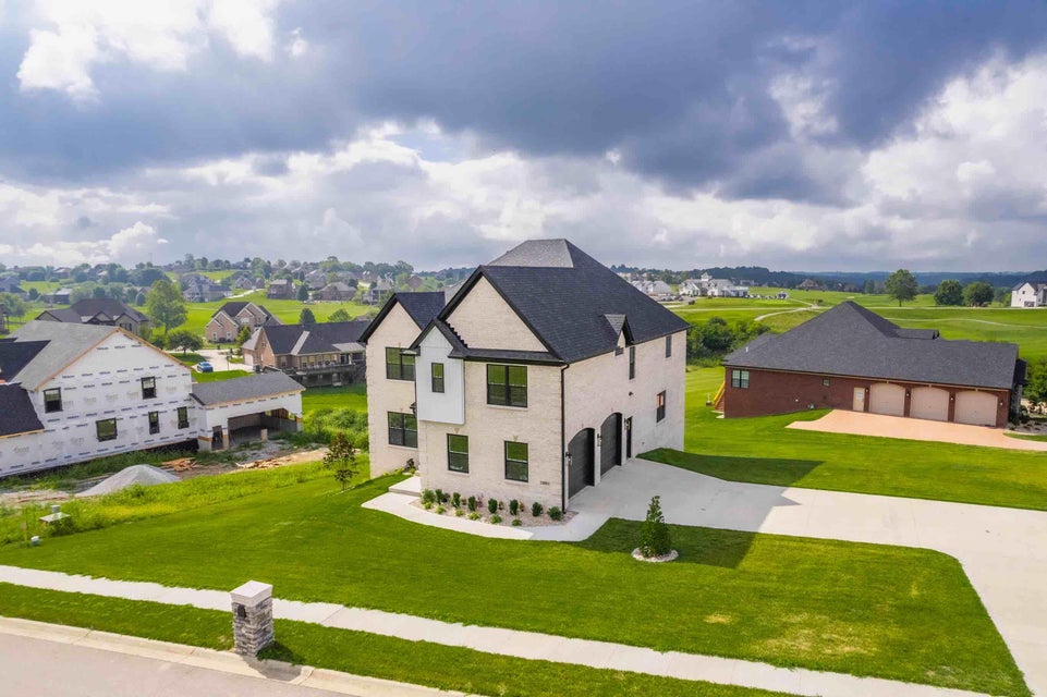 Richmond, Kentucky, 40475, United States, 5 Bedrooms Bedrooms, ,5 BathroomsBathrooms,Residential,For Sale,1881286