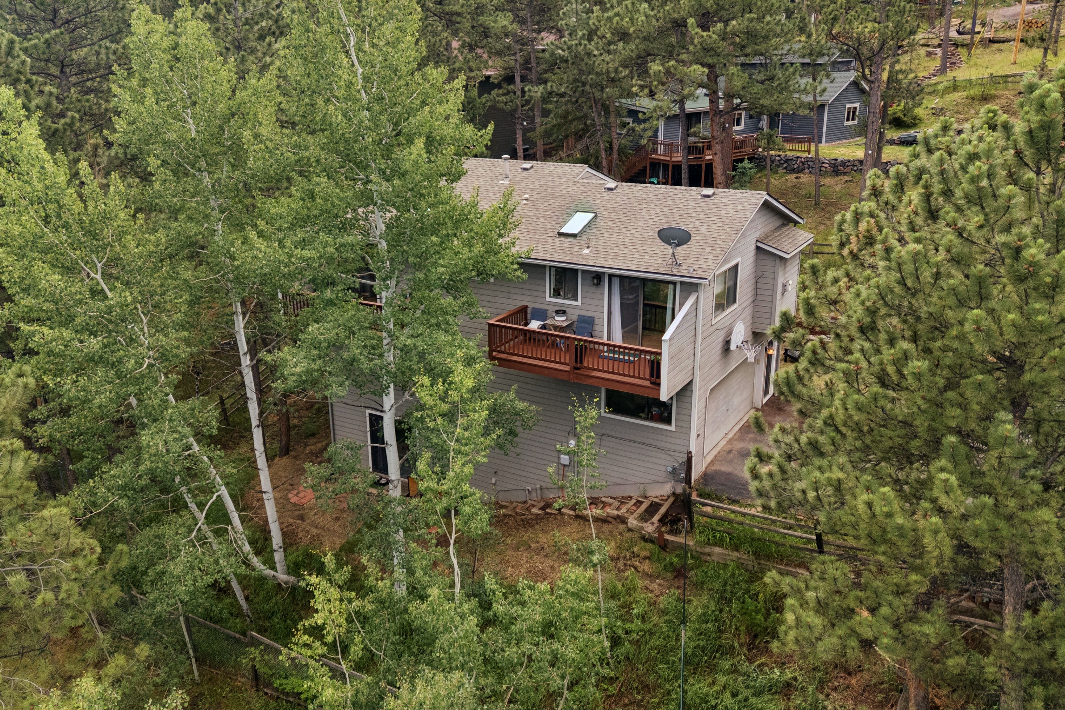  North Evergreen — and impossible to ignore. - 物件實景