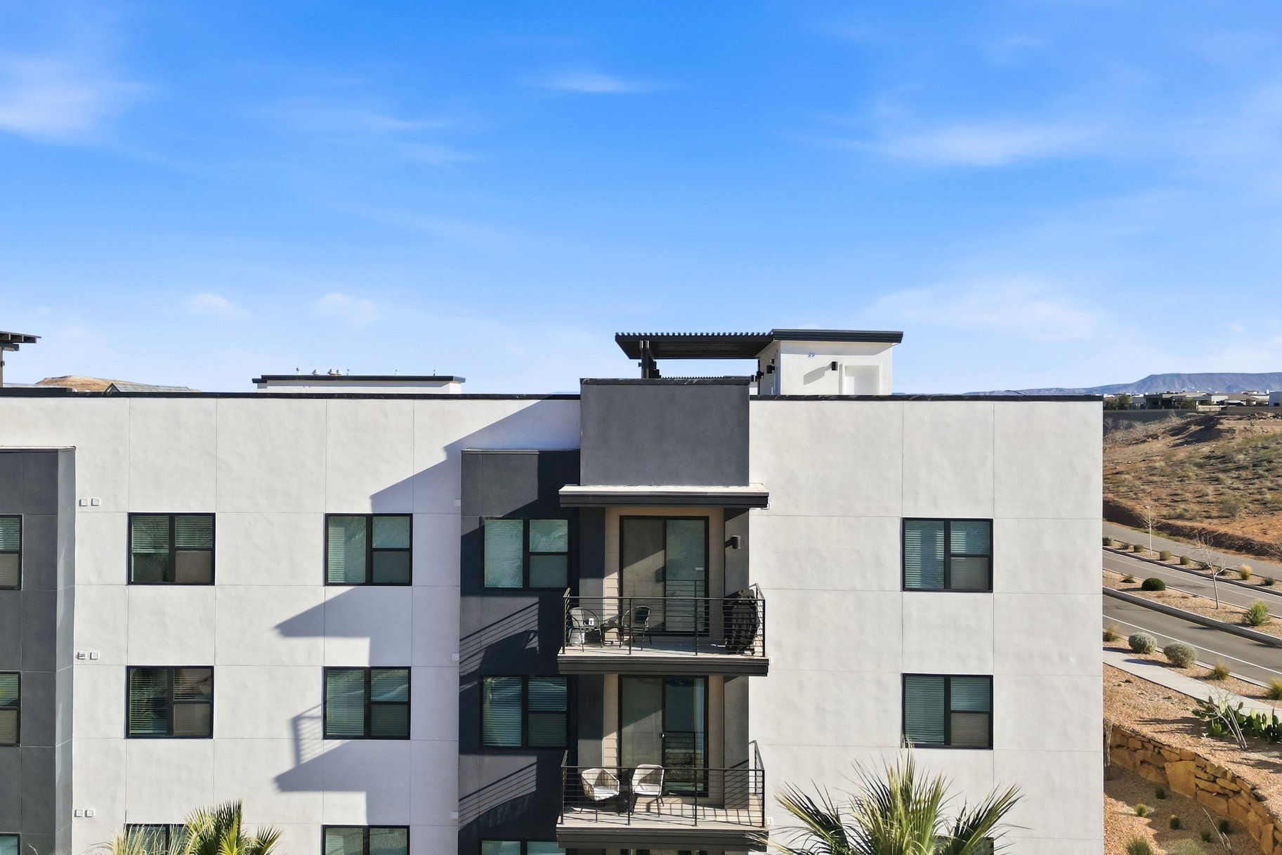  Top-Floor Desert Color Retreat With Lagoon Access & Views - 物件實景