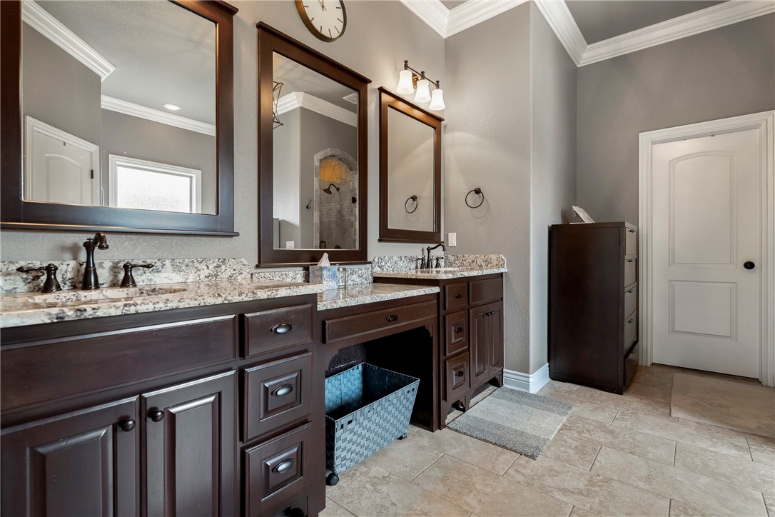 Bentonville, Arkansas, 72712, United States, 5 Bedrooms Bedrooms, ,5 BathroomsBathrooms,Residential,For Sale,1895403