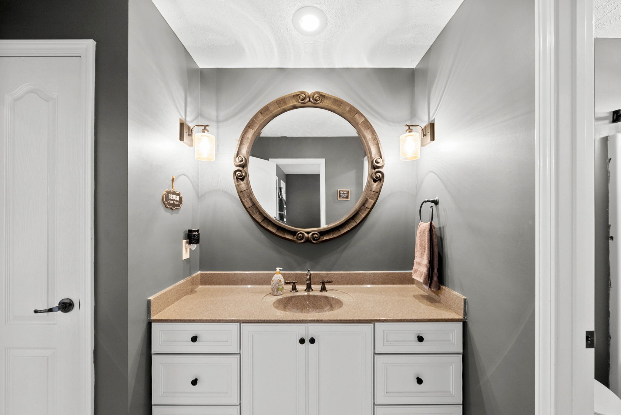 Clarksville, Tennessee, 37043, United States, 5 Bedrooms Bedrooms, ,3 BathroomsBathrooms,Residential,For Sale,2009051