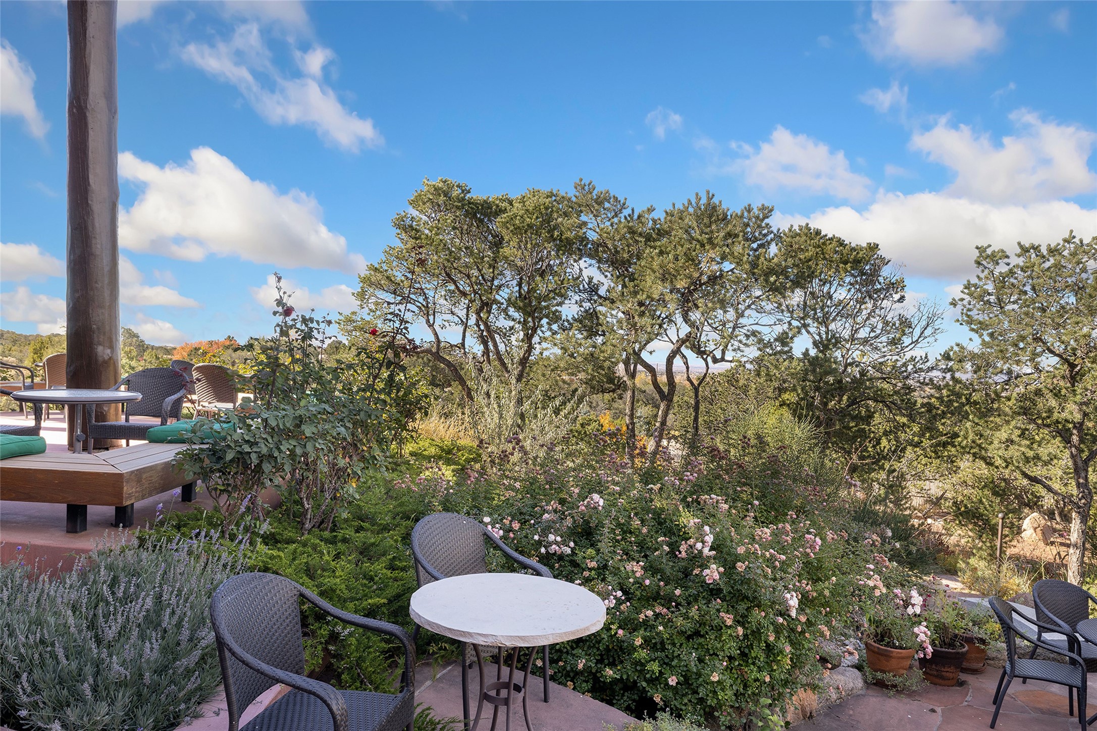  2022 Foothills Rd. - 物件實景