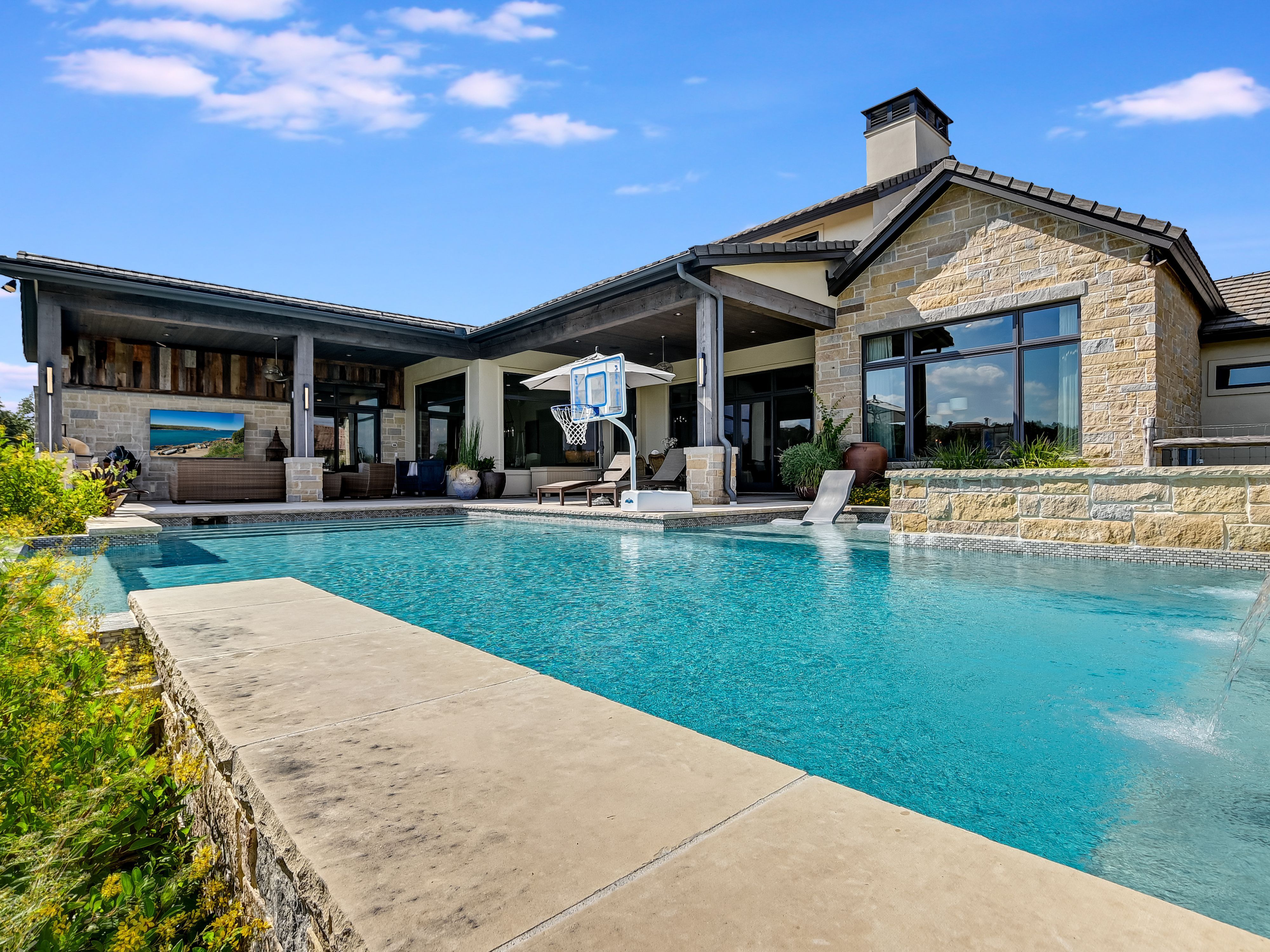  Refined Hill Country LIving - 物件實景