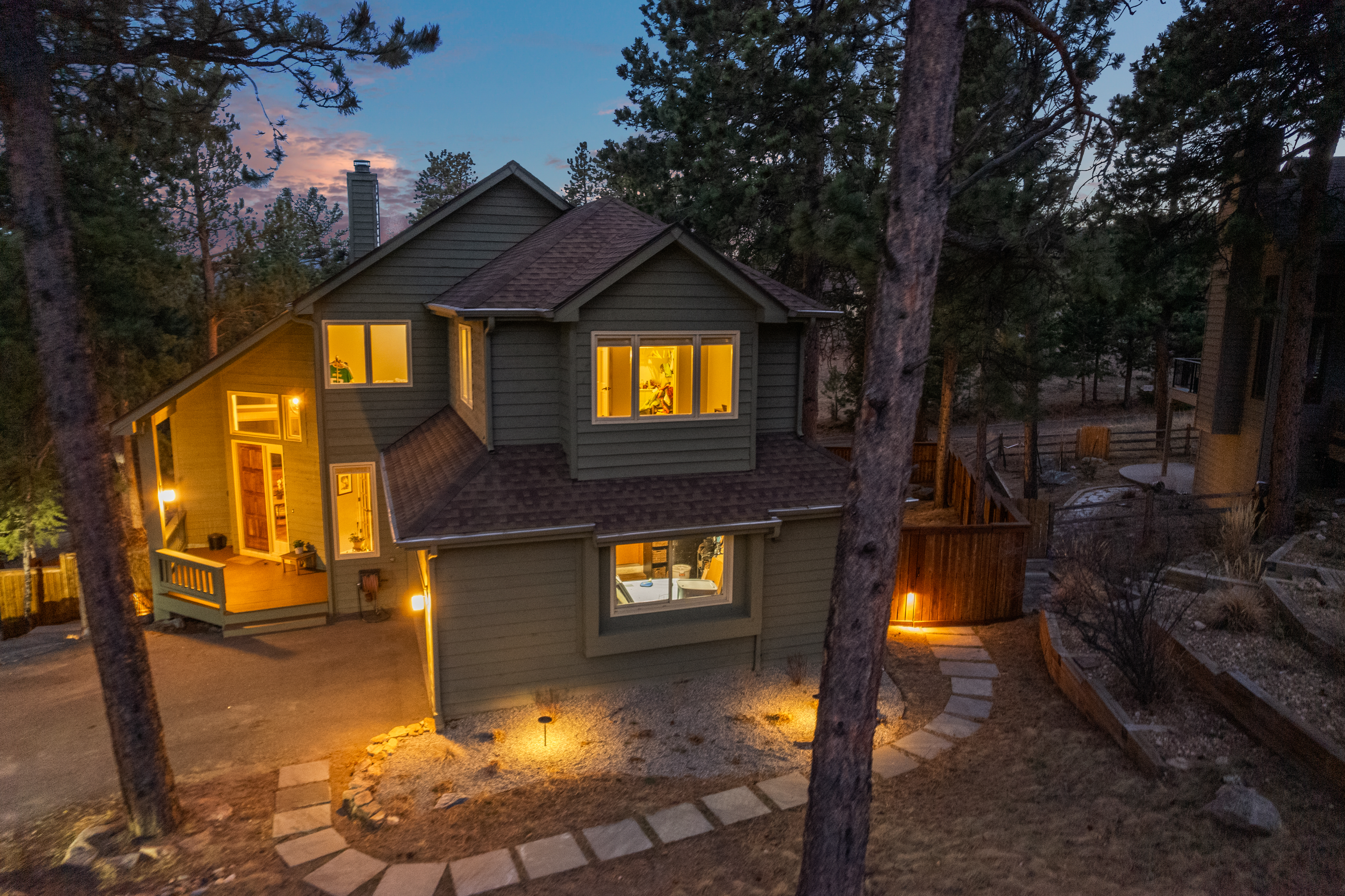  Refined Mountain Living in the Coveted Troutdale Enclave of North Evergreen - 物件實景