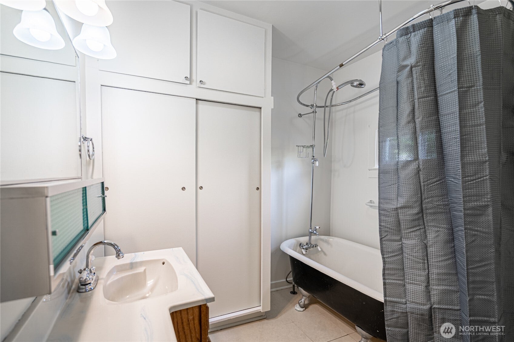 Manson, Washington, 98831, United States, 4 Bedrooms Bedrooms, ,1 BathroomBathrooms,Residential,For Sale,1821067