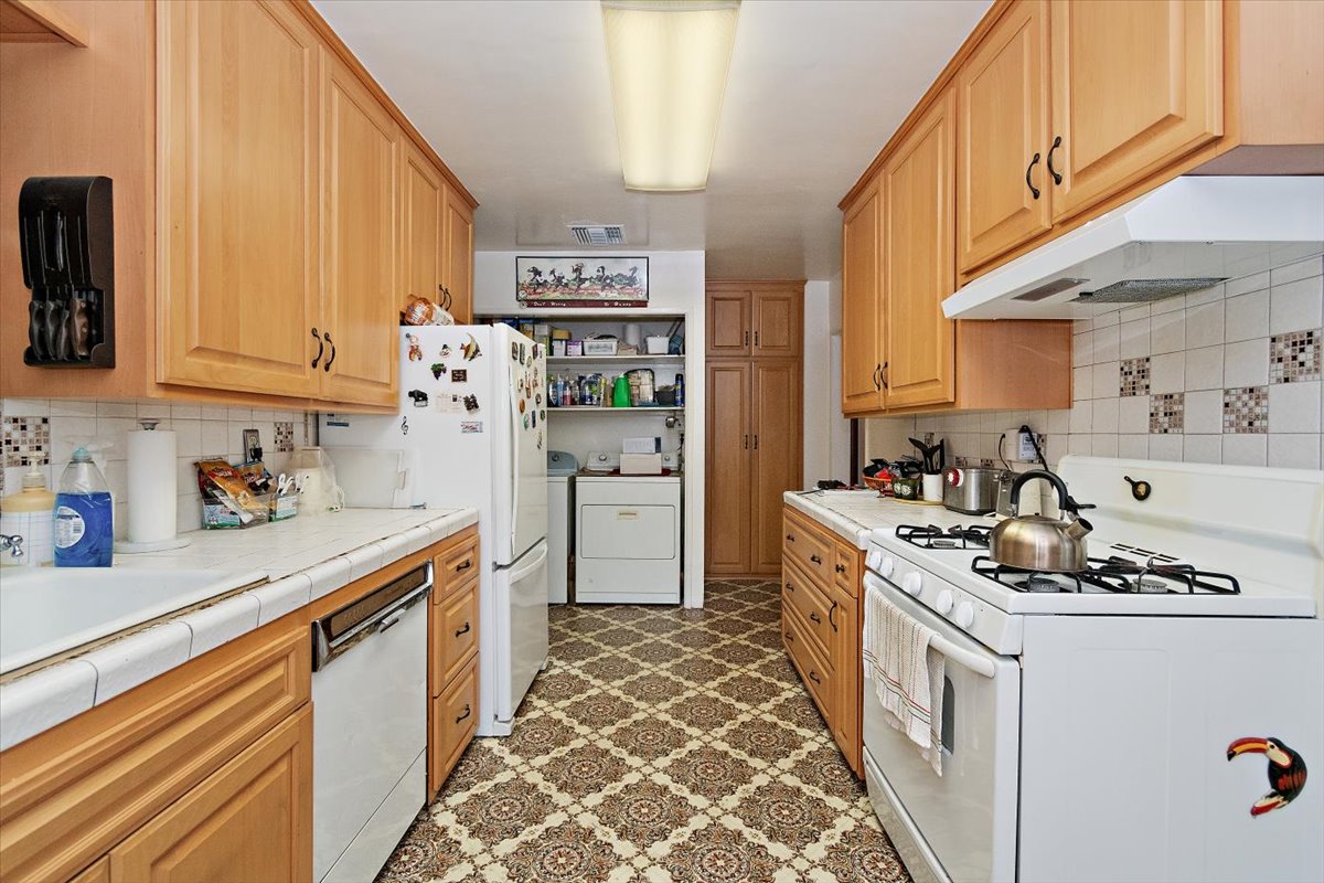 Lakewood, California, 90713, United States, 3 Bedrooms Bedrooms, ,1 BathroomBathrooms,Residential,For Sale,1927996
