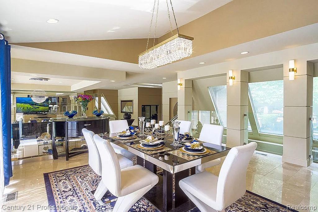 OrchardLake, Michigan, 48323, United States, 5 Bedrooms Bedrooms, ,5 BathroomsBathrooms,Residential,For Sale,1980200