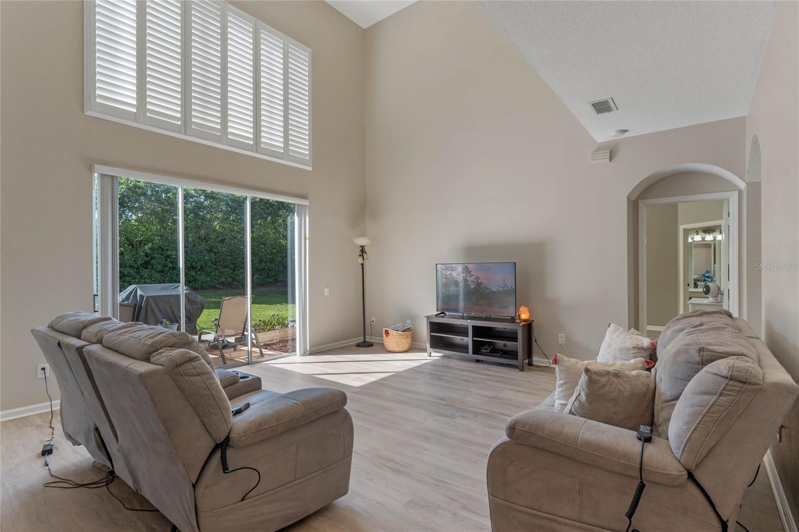 OVIEDO, Florida, 32765, United States, 5 Bedrooms Bedrooms, ,4 BathroomsBathrooms,Residential,For Sale,1980117