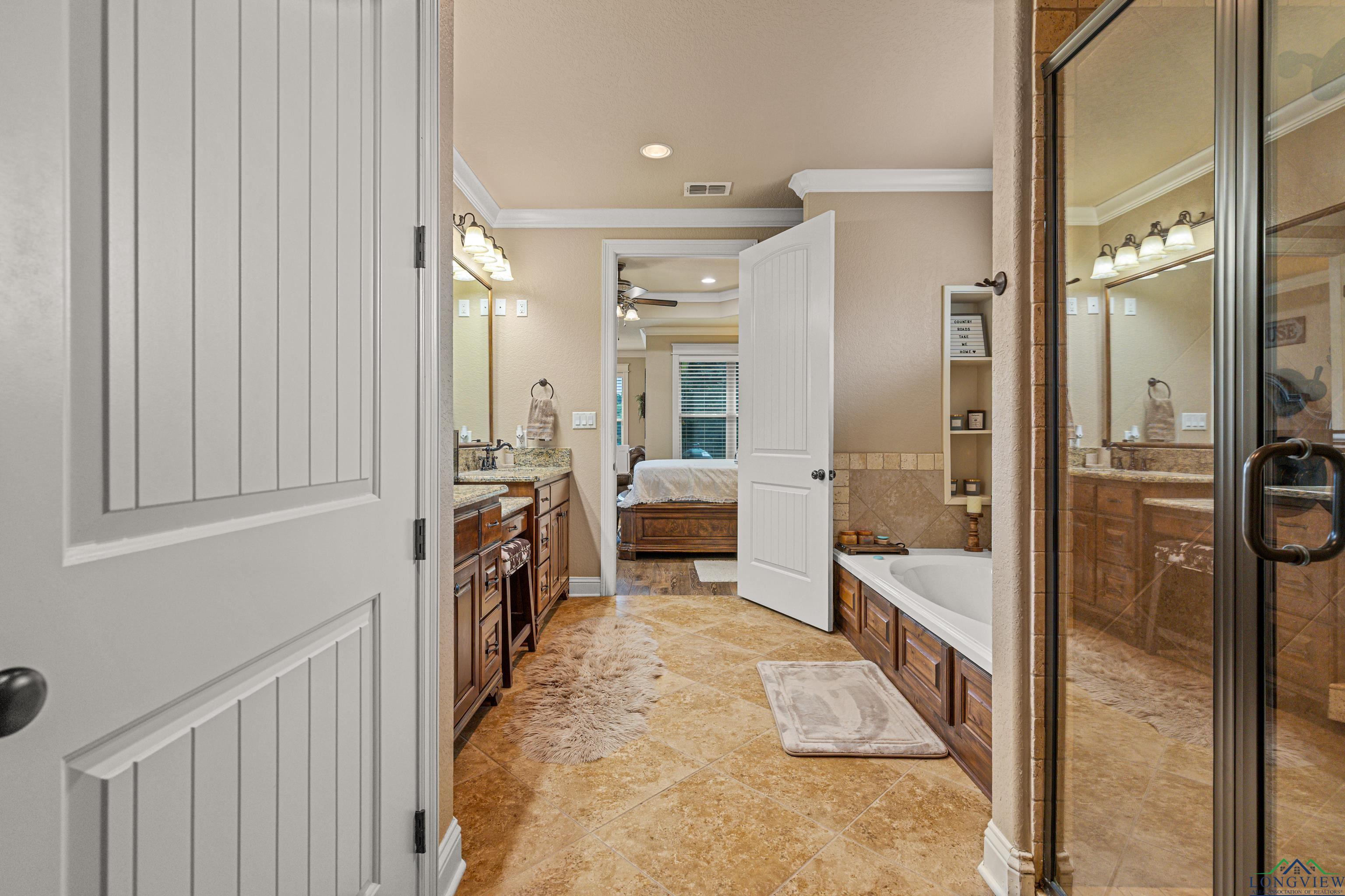 Longview, Texas, 75605, United States, 5 Bedrooms Bedrooms, ,3 BathroomsBathrooms,Residential,For Sale,1827224