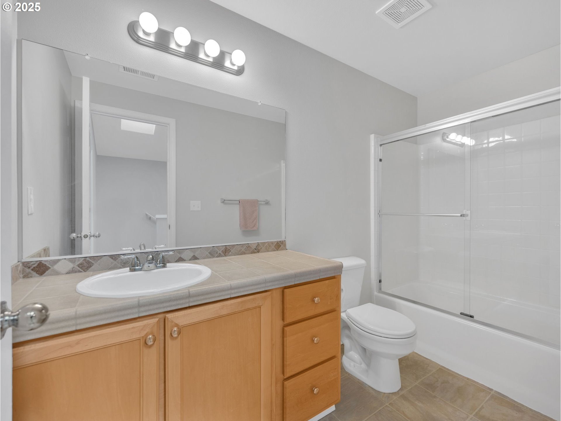 West Linn, Oregon, 97068, United States, 3 Bedrooms Bedrooms, ,3 BathroomsBathrooms,Residential,For Sale,1950039