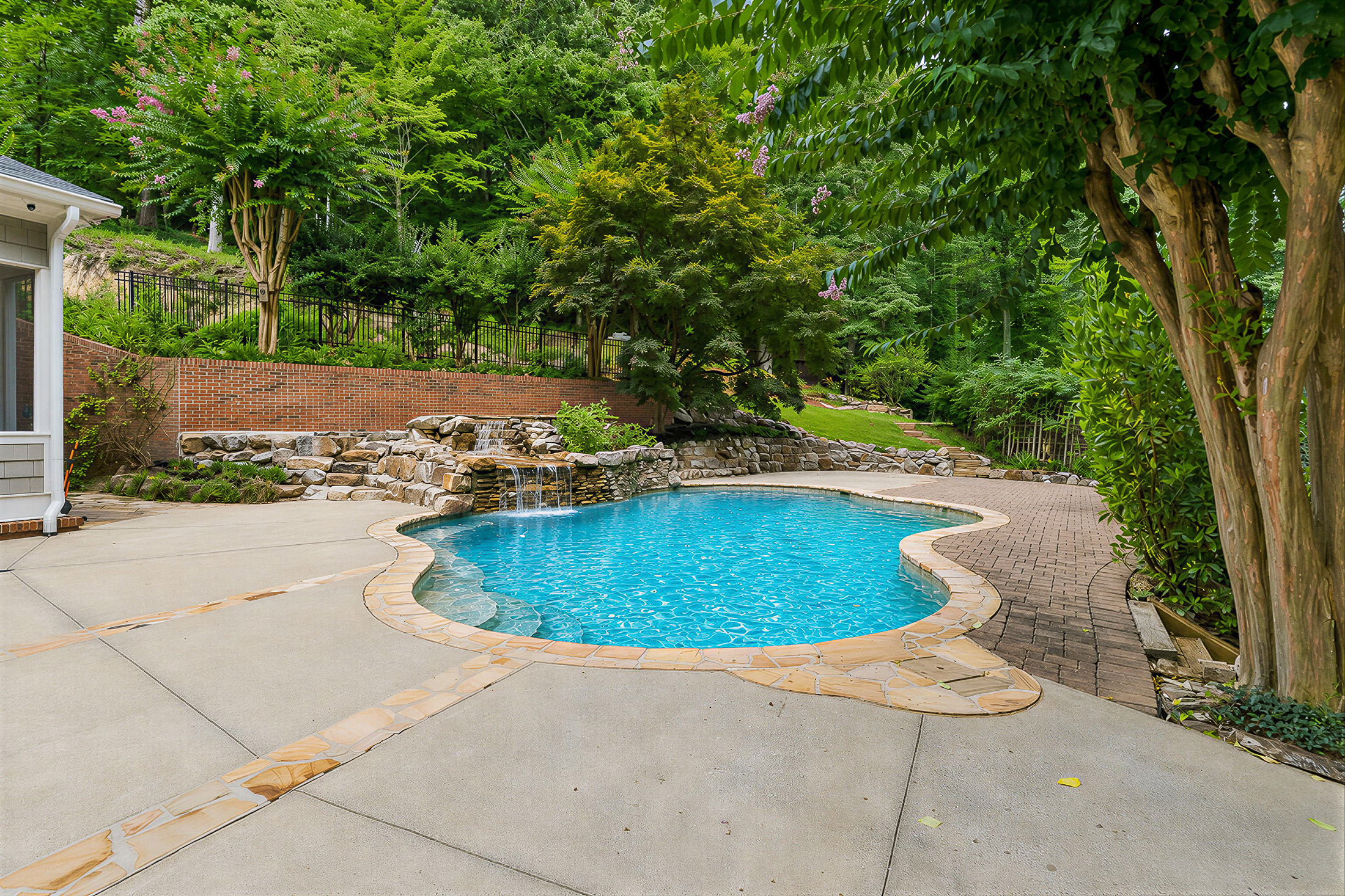  Timeless Design, Privacy, and Exceptional Outdoor Living in Sandy Springs - 物件實景