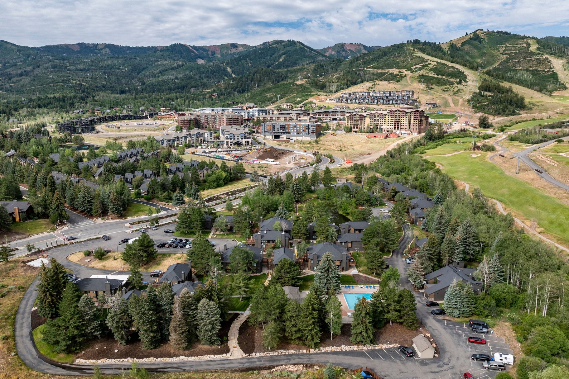  Ground Level Unit, Walk to Ski Lifts - 物件實景