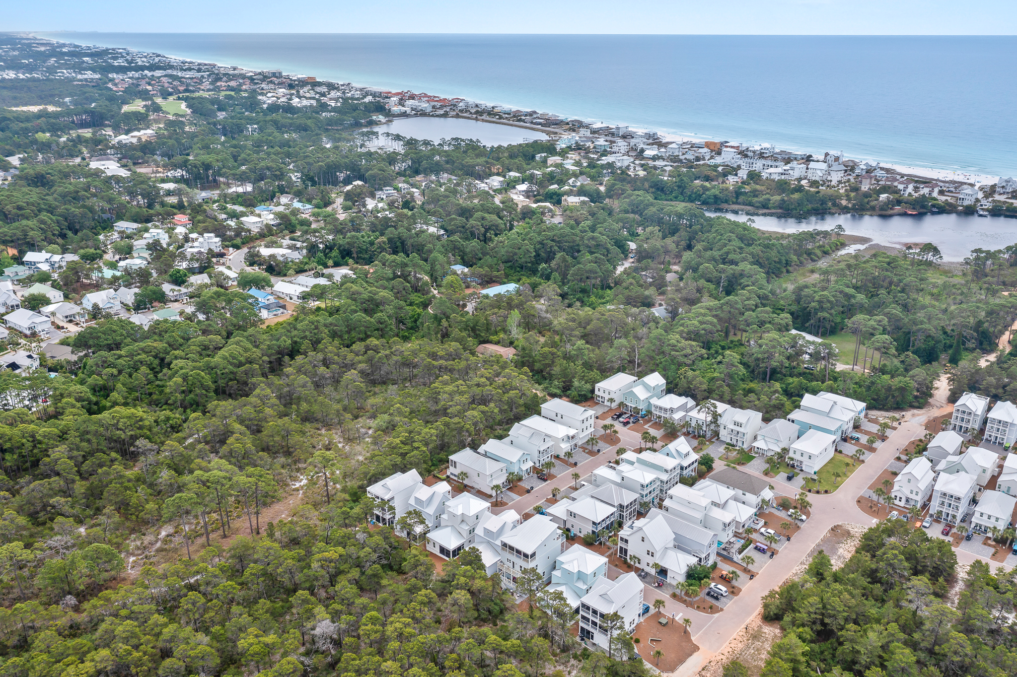  Like-New Coastal Retreat with Rare Privacy and Porches on Every Level - 物件實景