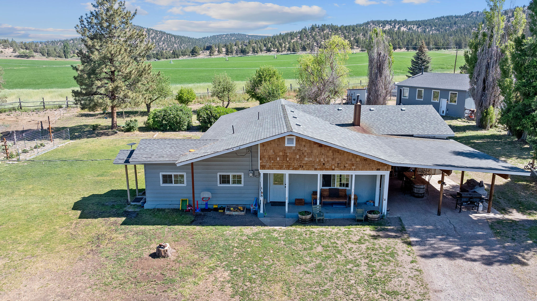 Prineville, Oregon, 97754, United States, 3 Bedrooms Bedrooms, ,2 BathroomsBathrooms,Residential,For Sale,1865780