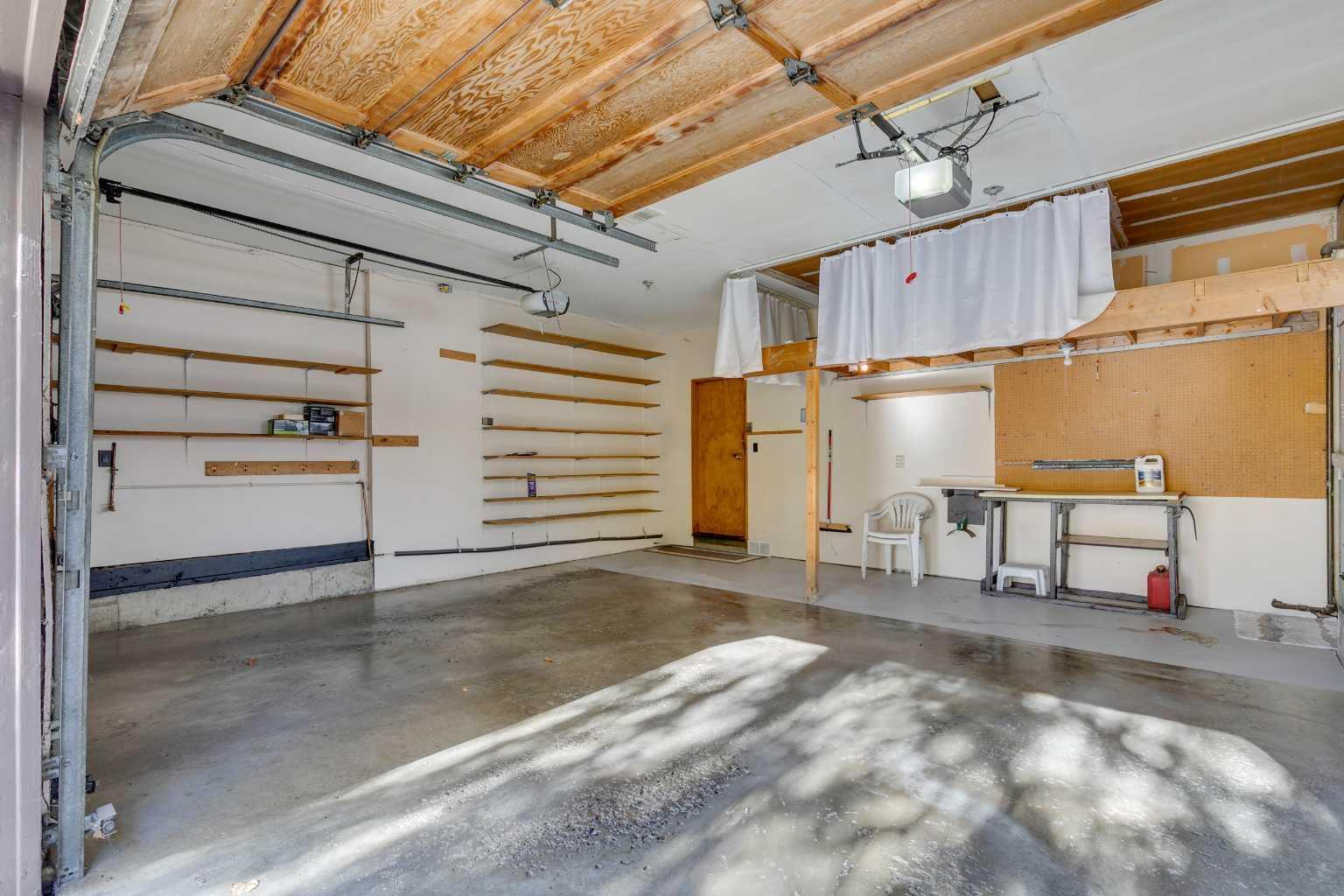 CALGARY, Alberta, T3B 2W3, CA, 7 Bedrooms Bedrooms, ,4 BathroomsBathrooms,Residential,For Sale,1988162