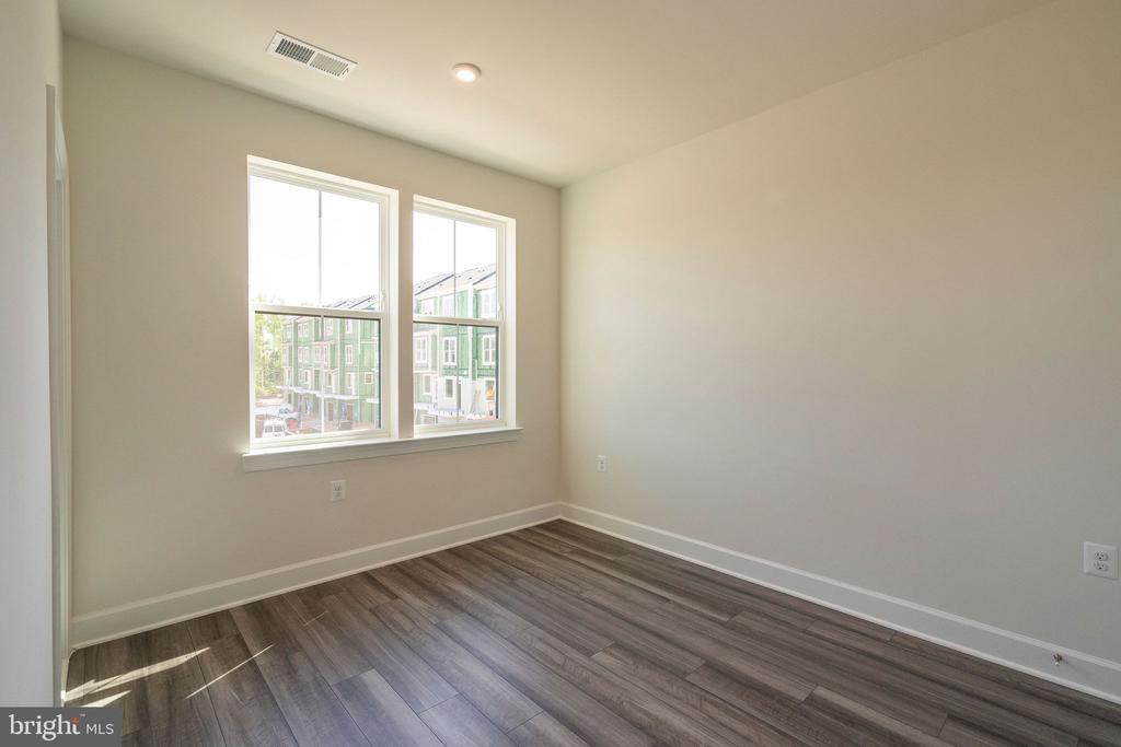 Woodbridge, Virginia, 22191, United States, 4 Bedrooms Bedrooms, ,5 BathroomsBathrooms,Residential,For Sale,2021740