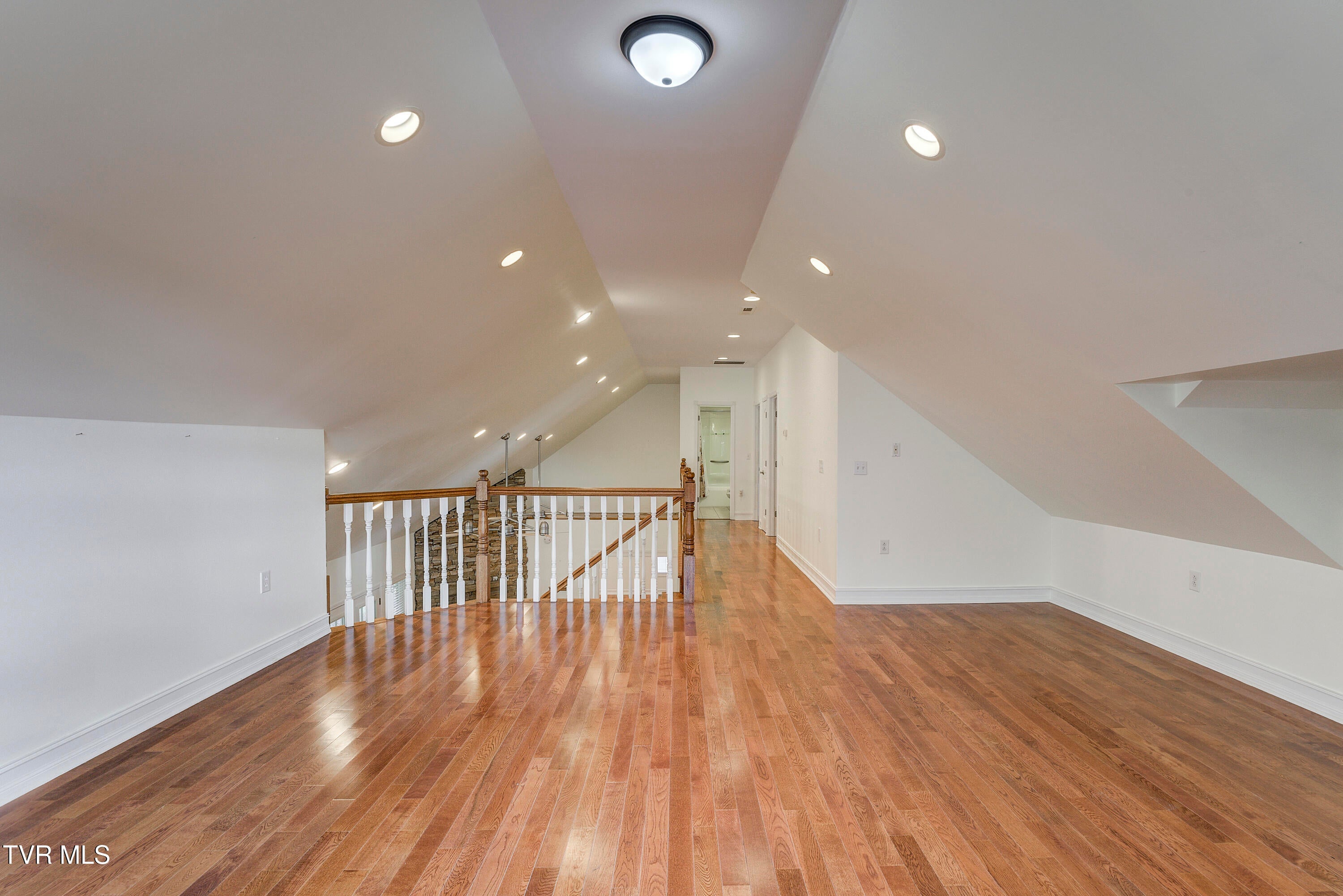 Bristol, Tennessee, 37620, United States, 4 Bedrooms Bedrooms, ,4 BathroomsBathrooms,Residential,For Sale,2001712