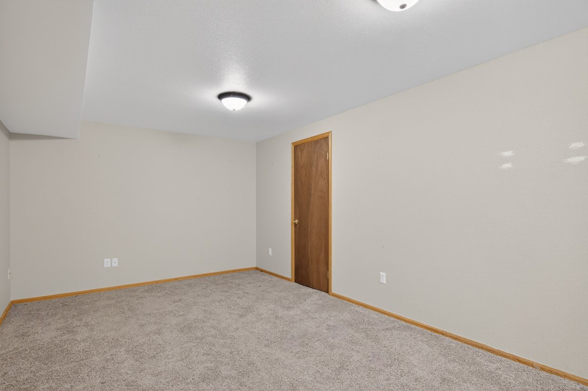 Cheyenne, Wyoming, 82009, United States, 5 Bedrooms Bedrooms, ,2 BathroomsBathrooms,Residential,For Sale,2016553