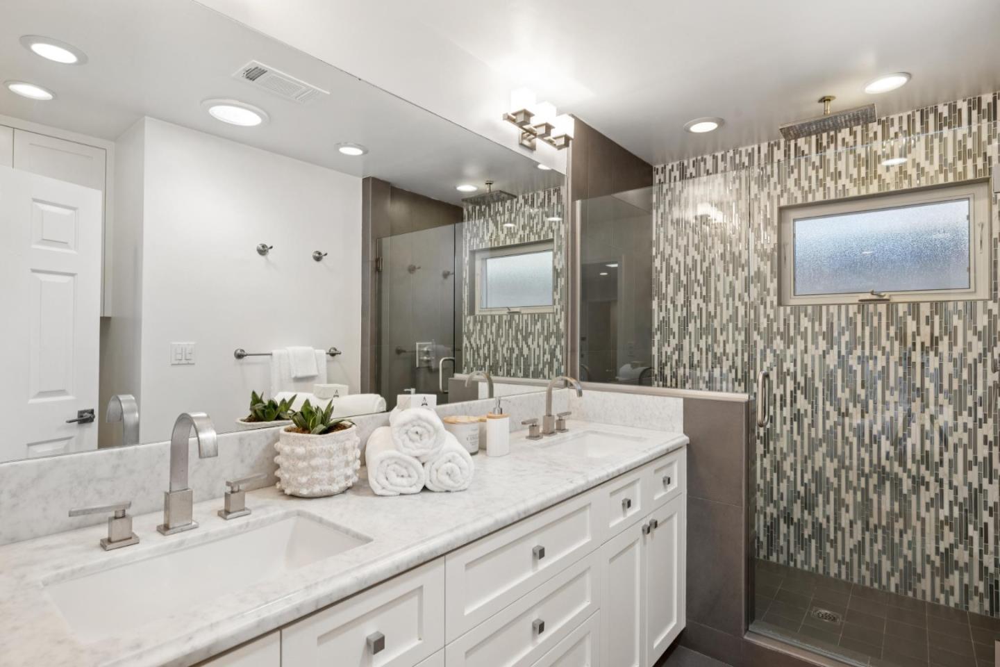 Menlo Park, California, 94025, United States, 3 Bedrooms Bedrooms, ,3 BathroomsBathrooms,Residential,For Sale,1941637
