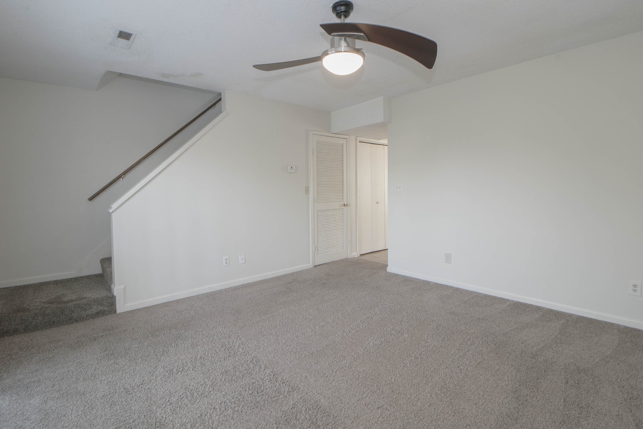 Clarksville, Tennessee, 37042, United States, ,Residential,For Sale,1943496