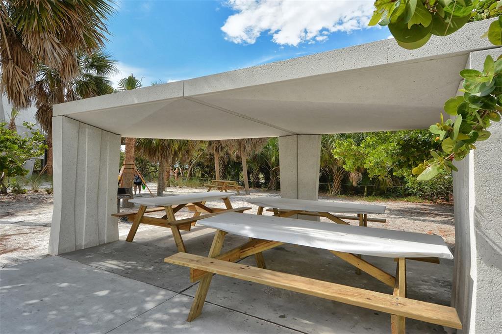 Sarasota, Florida, 34242, United States, 4 Bedrooms Bedrooms, ,3 BathroomsBathrooms,Residential,For Sale,1885427