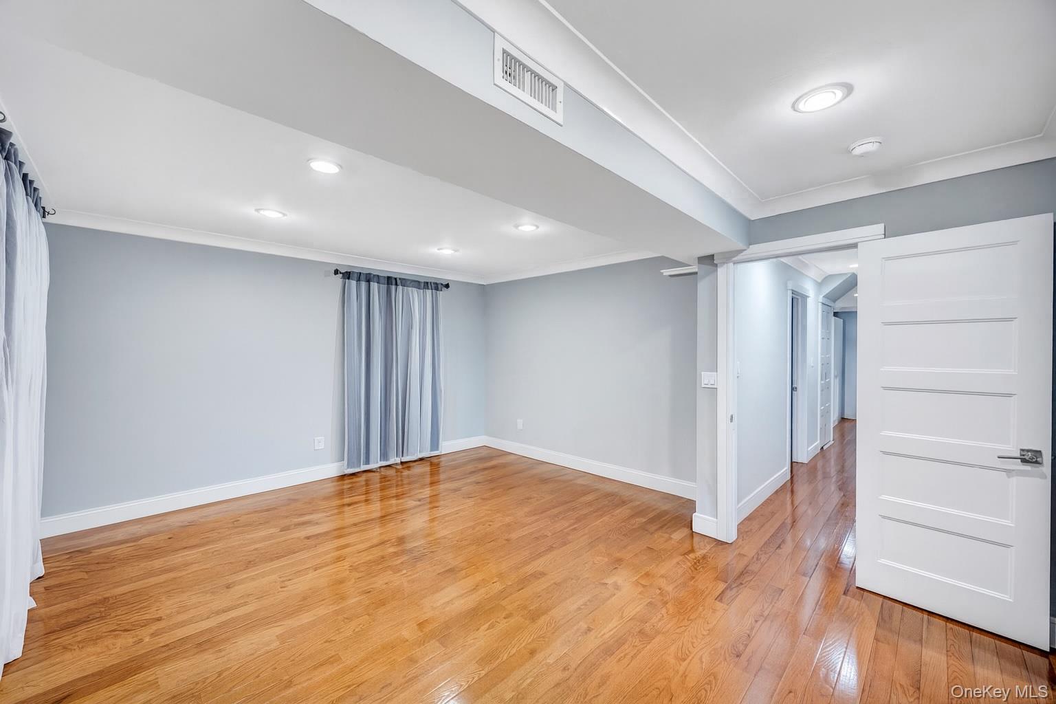 Lindenhurst, New York, 11757, United States, 5 Bedrooms Bedrooms, ,3 BathroomsBathrooms,Residential,For Sale,1917845