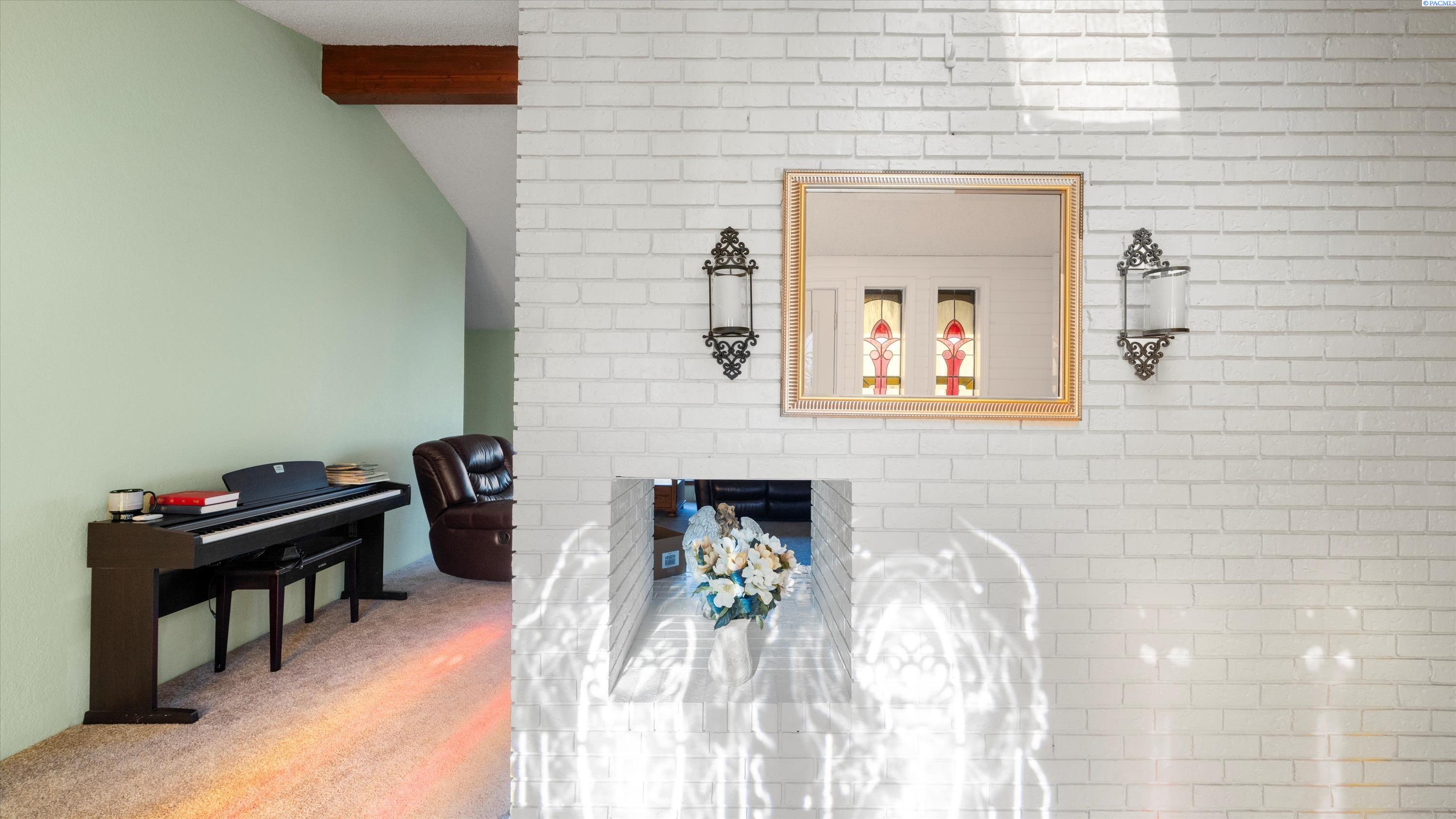 Richland, Washington, 99352, United States, 5 Bedrooms Bedrooms, ,1 BathroomBathrooms,Residential,For Sale,1991452