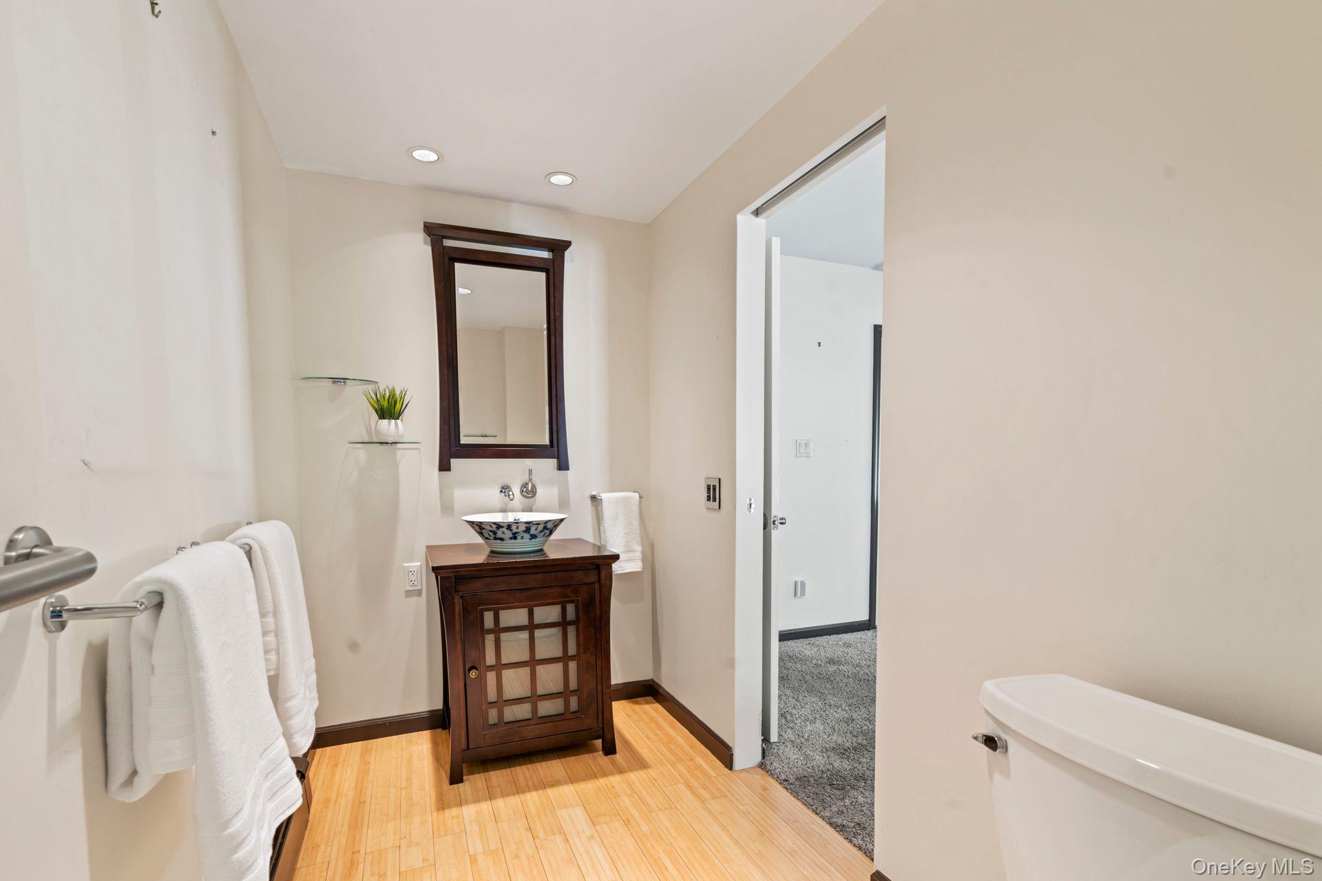 East Northport, New York, 11731, United States, 3 Bedrooms Bedrooms, ,2 BathroomsBathrooms,Residential,For Sale,1942269