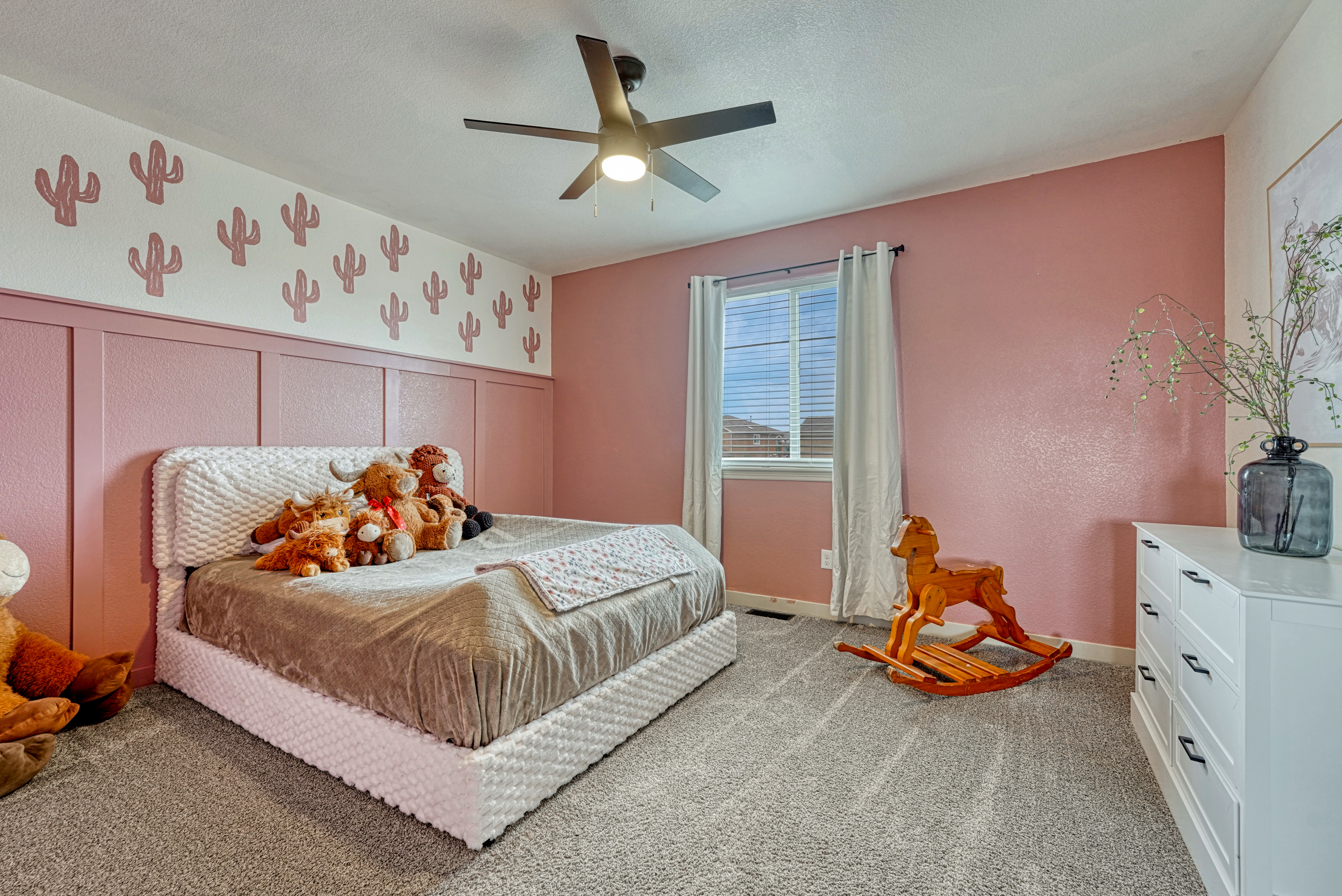  Exceptionally Updated Residence in The Meadows at Lorson Ranch - 物件實景