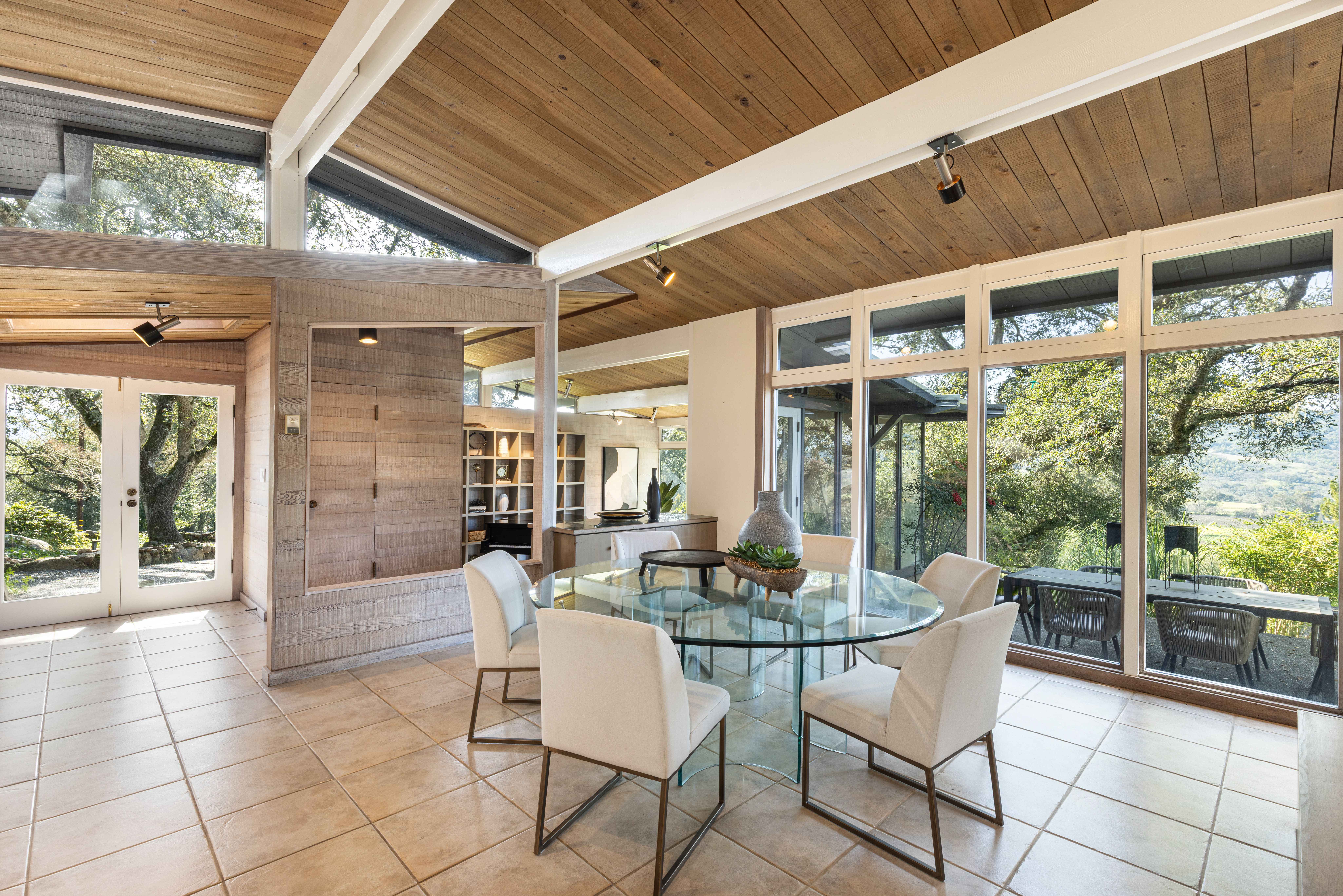  Mid-Century Contemporary Gem on 33 Acres - 物件實景