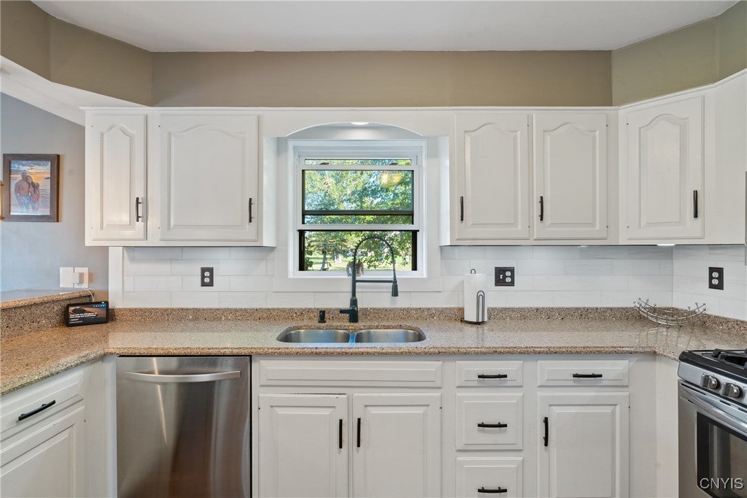 Oswego, New York, 13126, United States, 3 Bedrooms Bedrooms, ,2 BathroomsBathrooms,Residential,For Sale,1975091