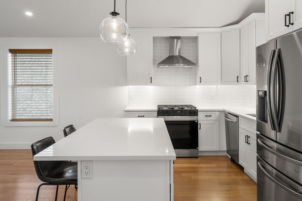 Waltham, Massachusetts, 02451, United States, 3 Bedrooms Bedrooms, ,2 BathroomsBathrooms,Residential,For Sale,1960528