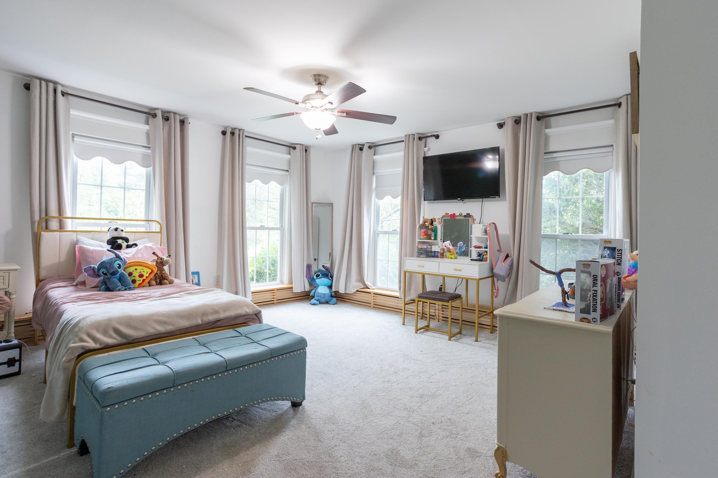 Hollis, New Hampshire, 03049, United States, 4 Bedrooms Bedrooms, ,4 BathroomsBathrooms,Residential,For Sale,1895545