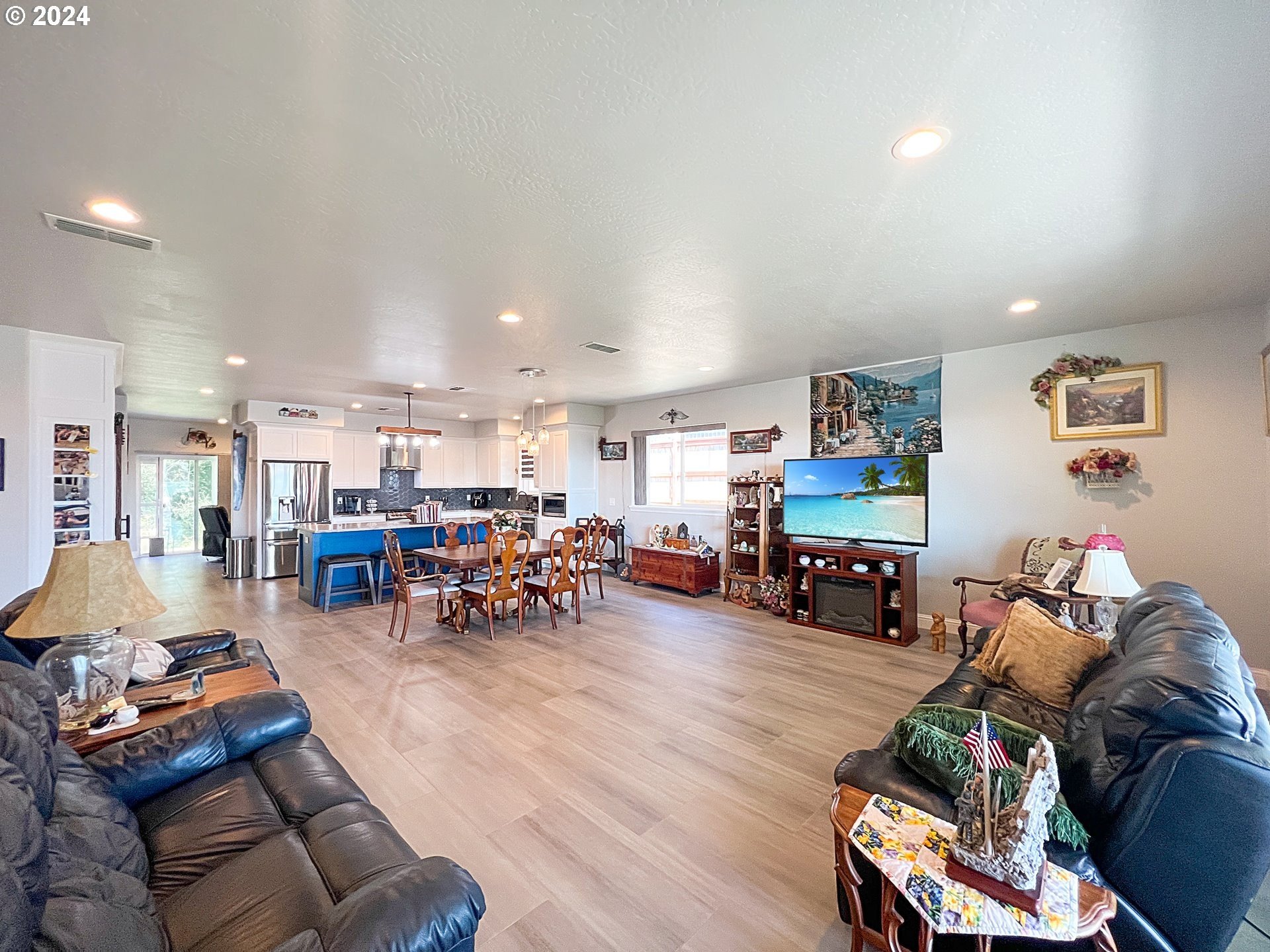 Brookings, Oregon, 97415, United States, 3 Bedrooms Bedrooms, ,3 BathroomsBathrooms,Residential,For Sale,1935245