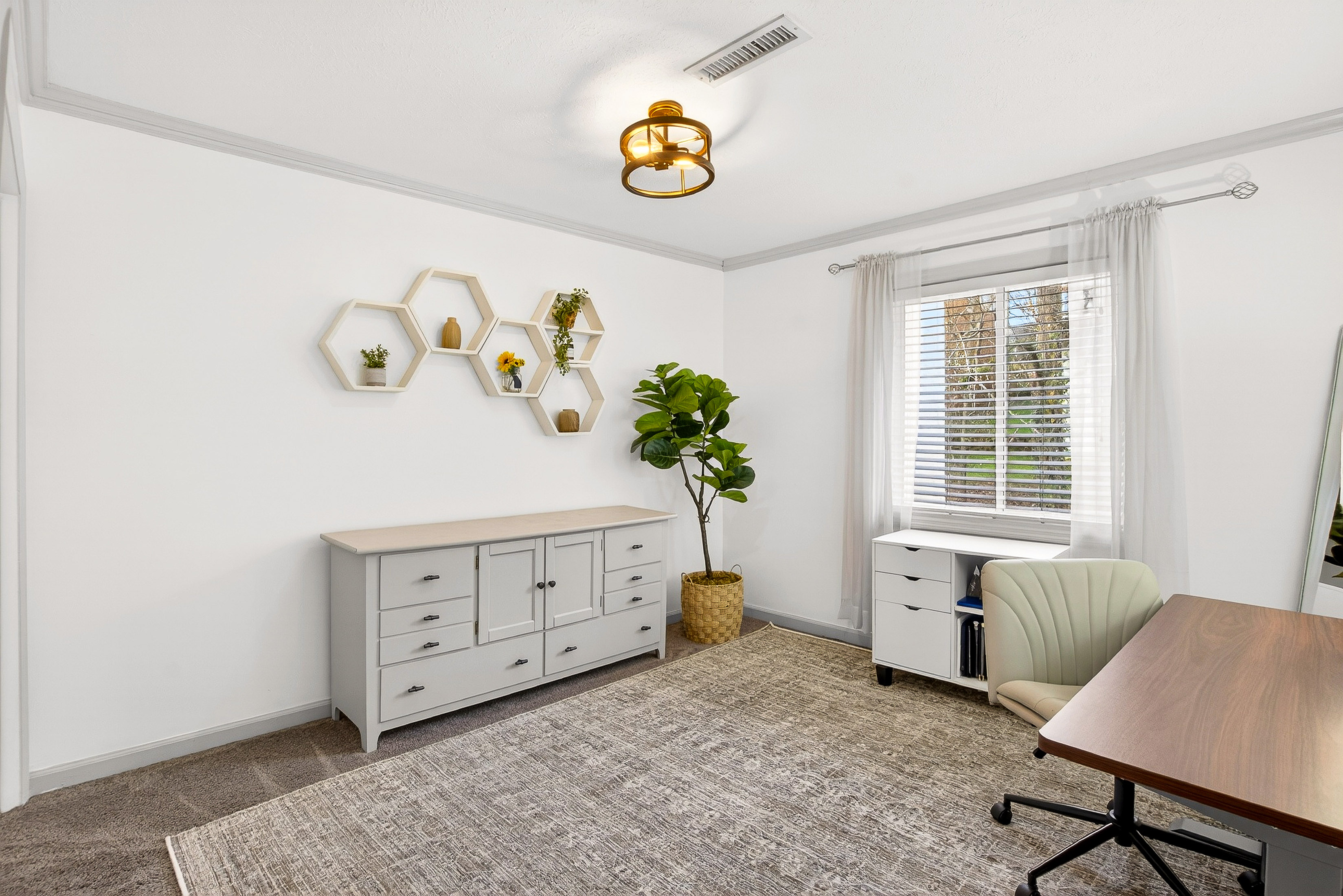  Spacious and Updated Townhome Offers Comfort, Charm and Convenience - 物件實景