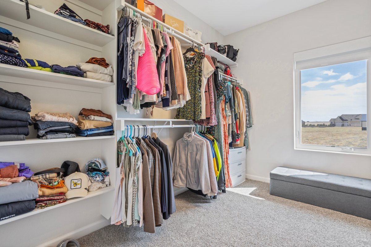 Cheyenne, Wyoming, 82009, United States, 5 Bedrooms Bedrooms, ,3 BathroomsBathrooms,Residential,For Sale,1982356