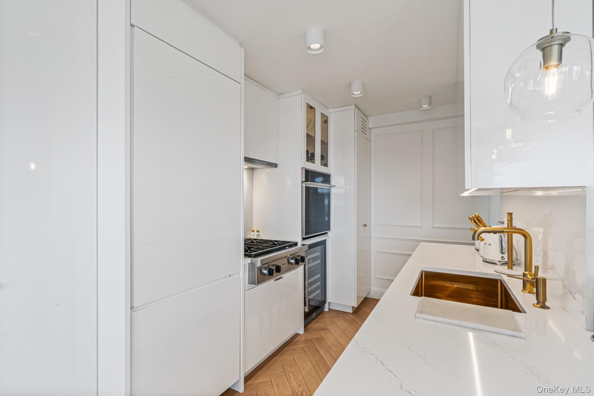Bayside, New York, 11360, United States, 3 Bedrooms Bedrooms, ,2 BathroomsBathrooms,Residential,For Sale,2048394