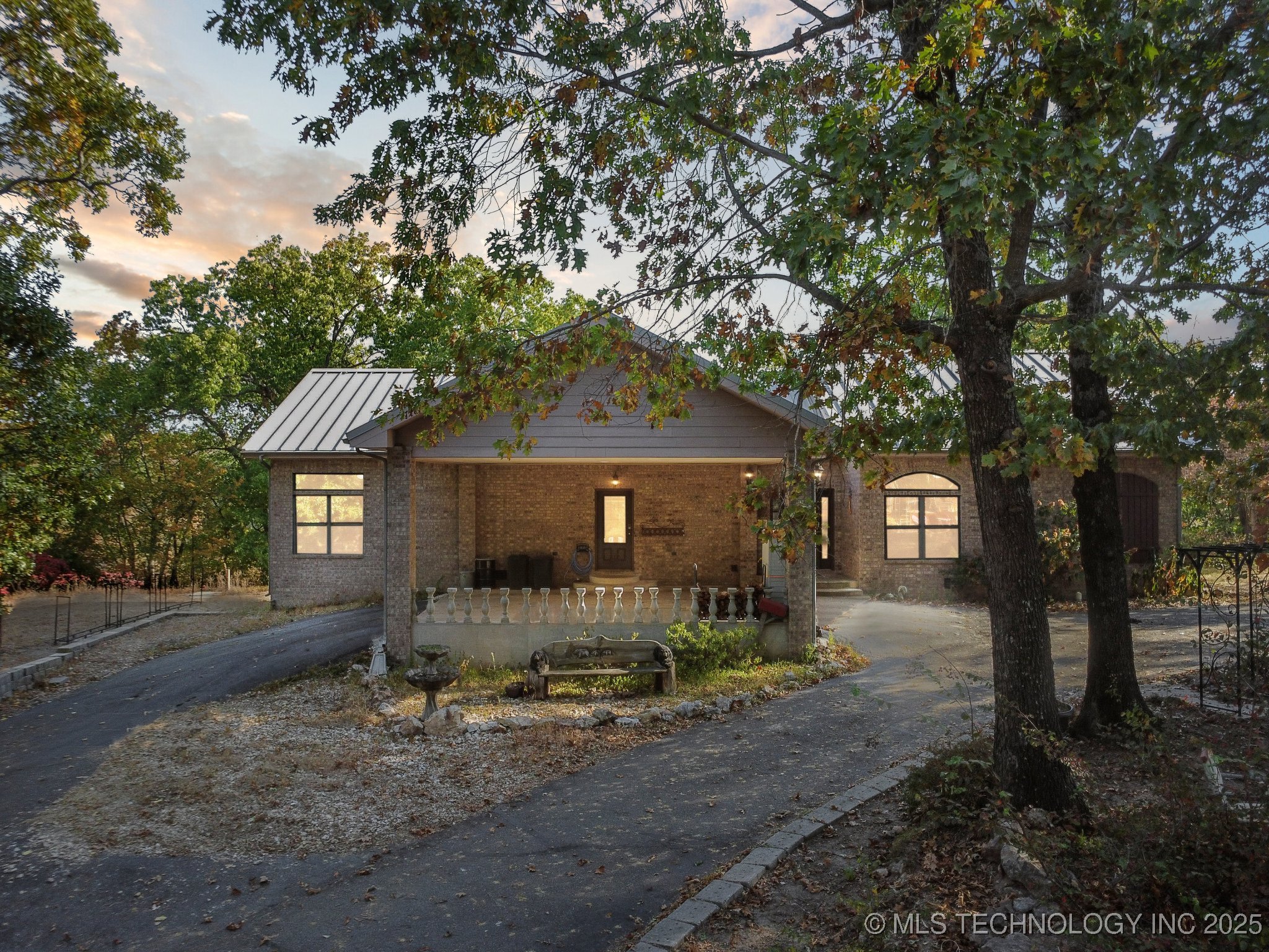 Spavinaw, Oklahoma, 74366, United States, 3 Bedrooms Bedrooms, ,2 BathroomsBathrooms,Residential,For Sale,1903763
