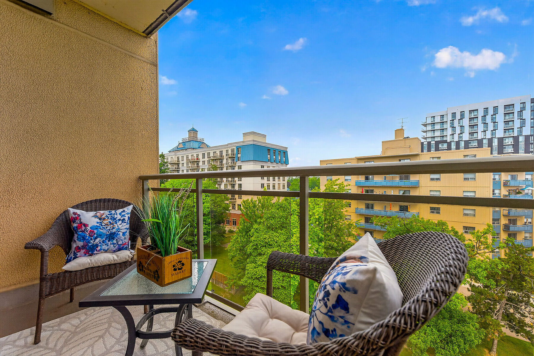  Desirable Waterfront Condo - 物件實景